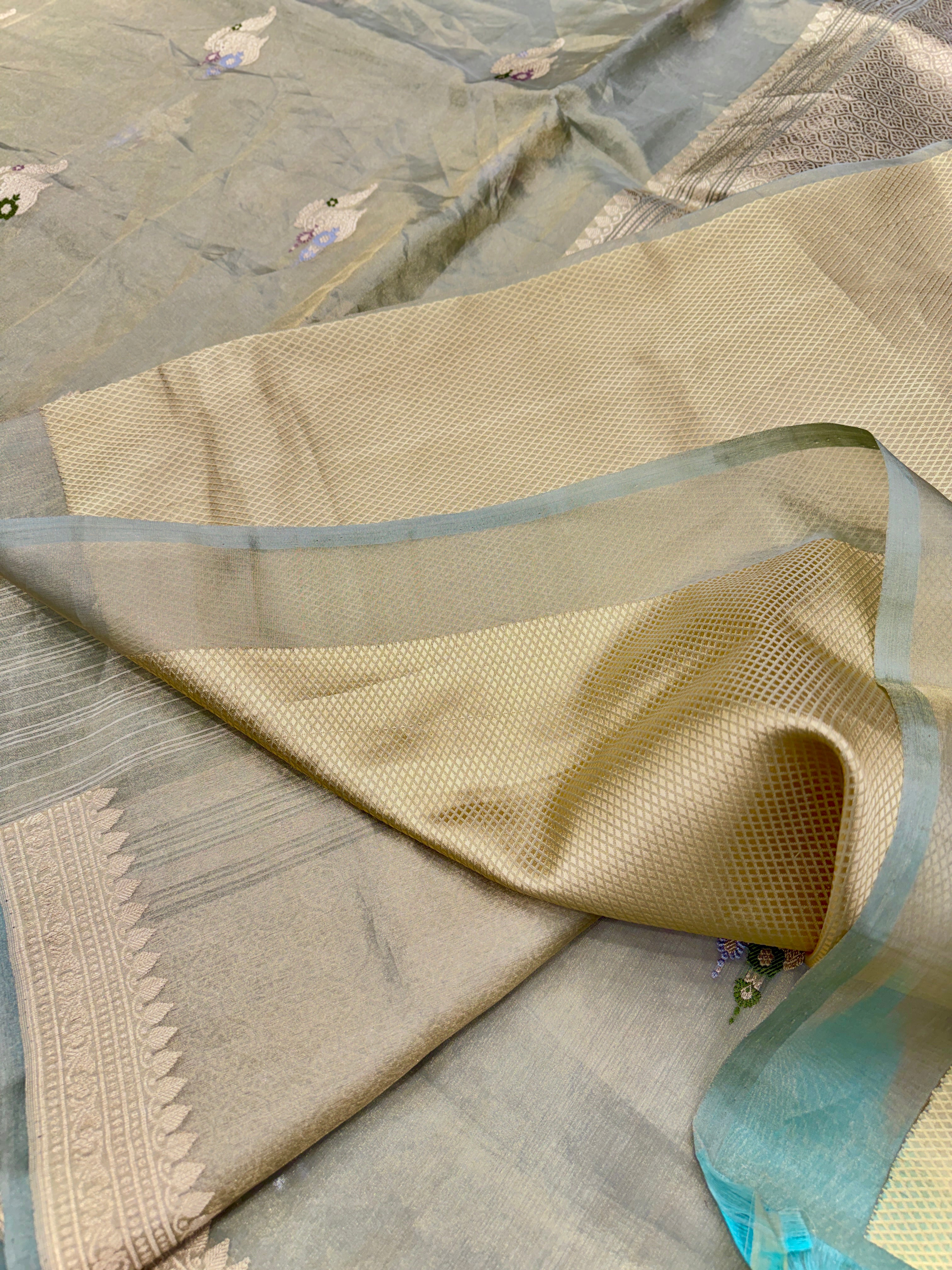 Pista Banarasi Tissue Handloom Meenakari Kadwa Buttis Saree