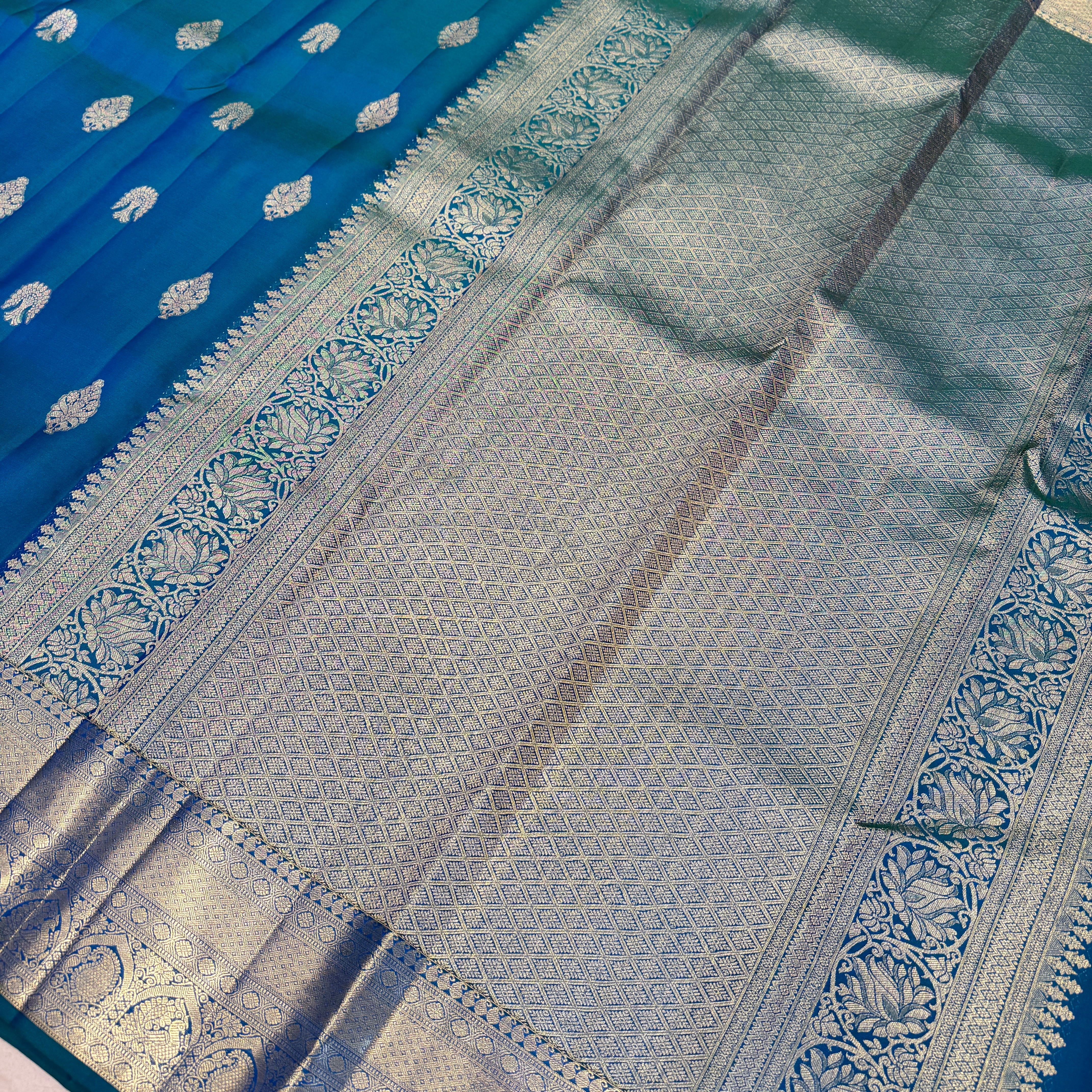 Rama Handloom Pure Silk Kanjivaram Traditional Buttas Saree