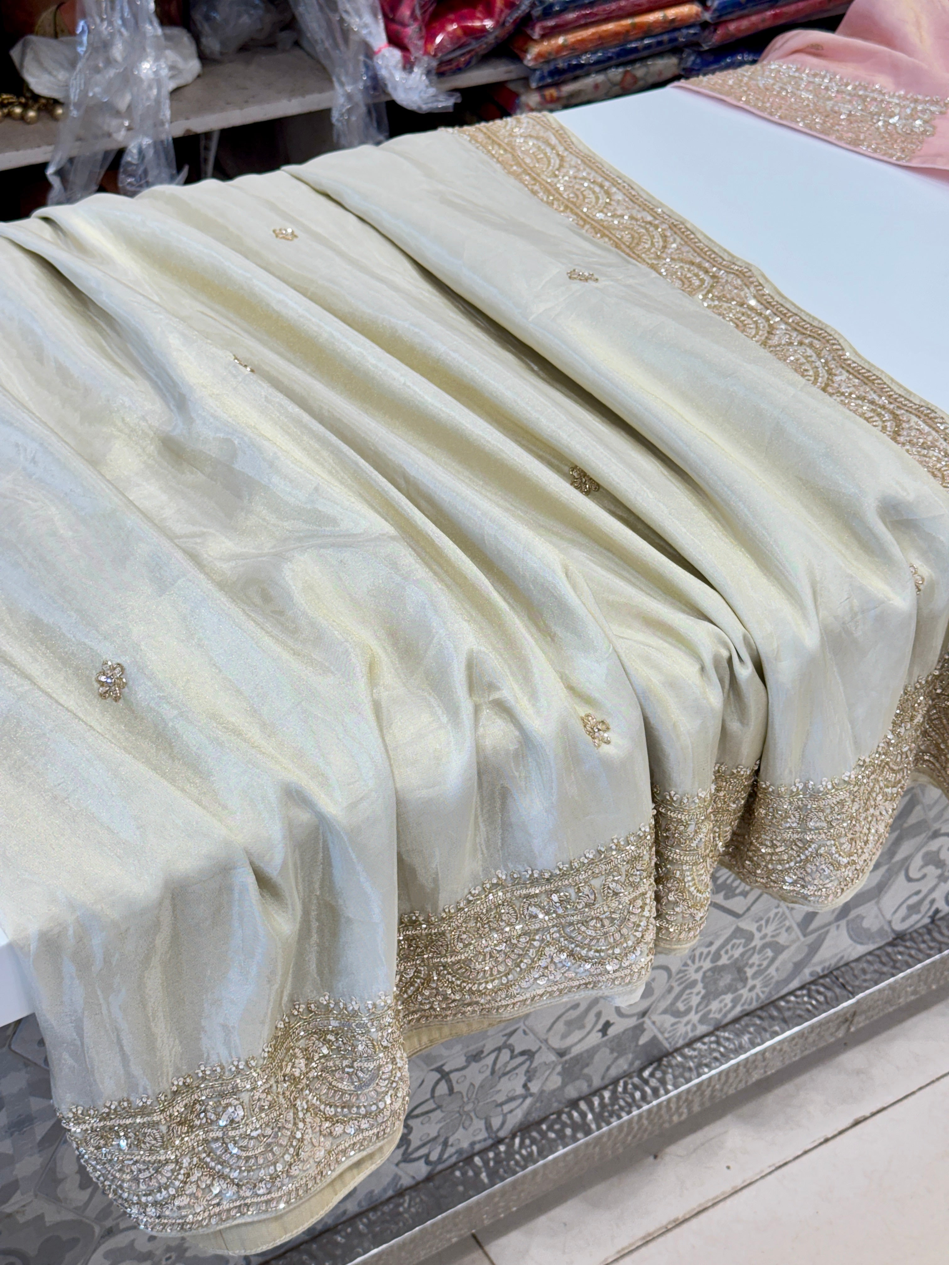 Cremish Kareena Kapoor Inspired Crepe Tissue Embroidery Saree