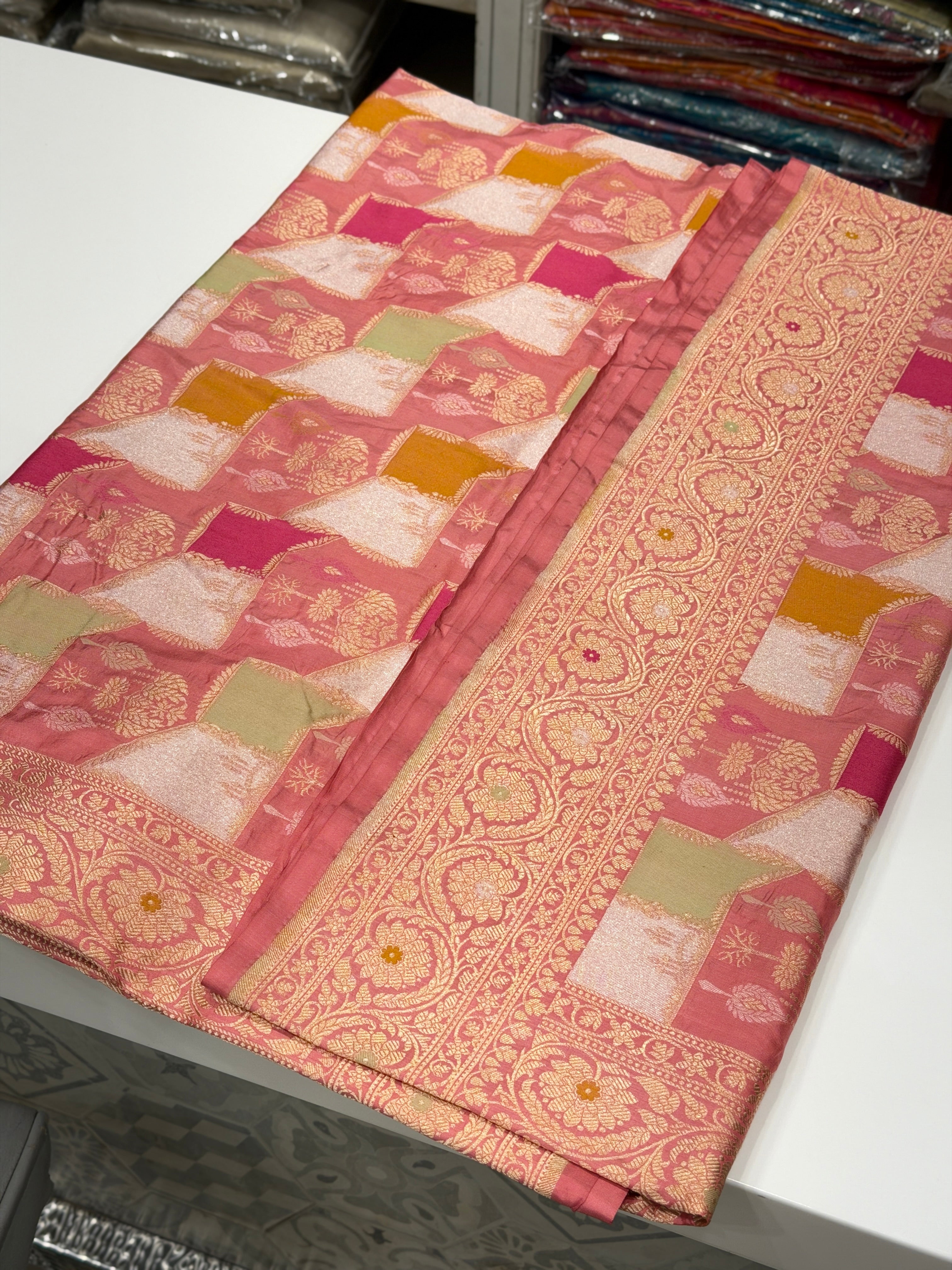 Pink Pastel Handloom Banarasi Rangkat Pure Silk Saree