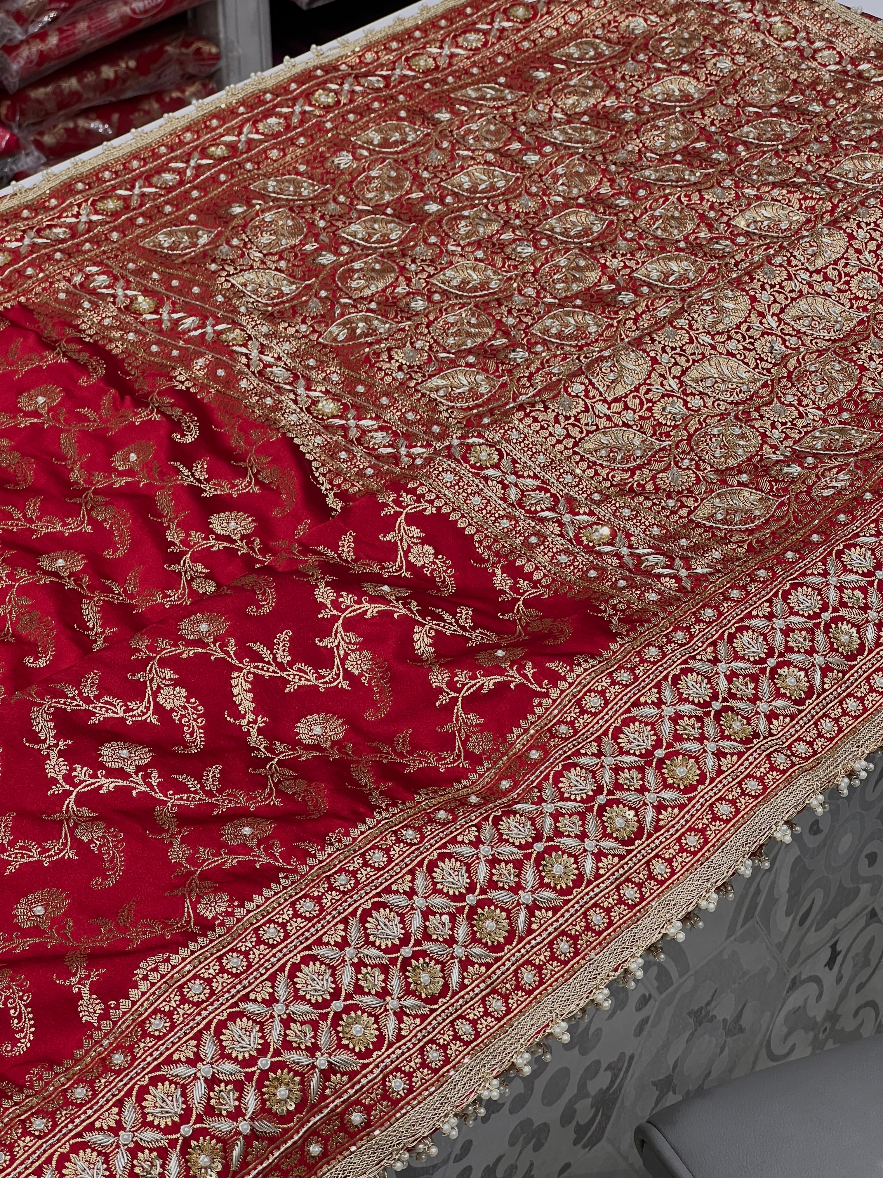 Maroon Banarasi Silk Leaf Pallu Embroidery Saree