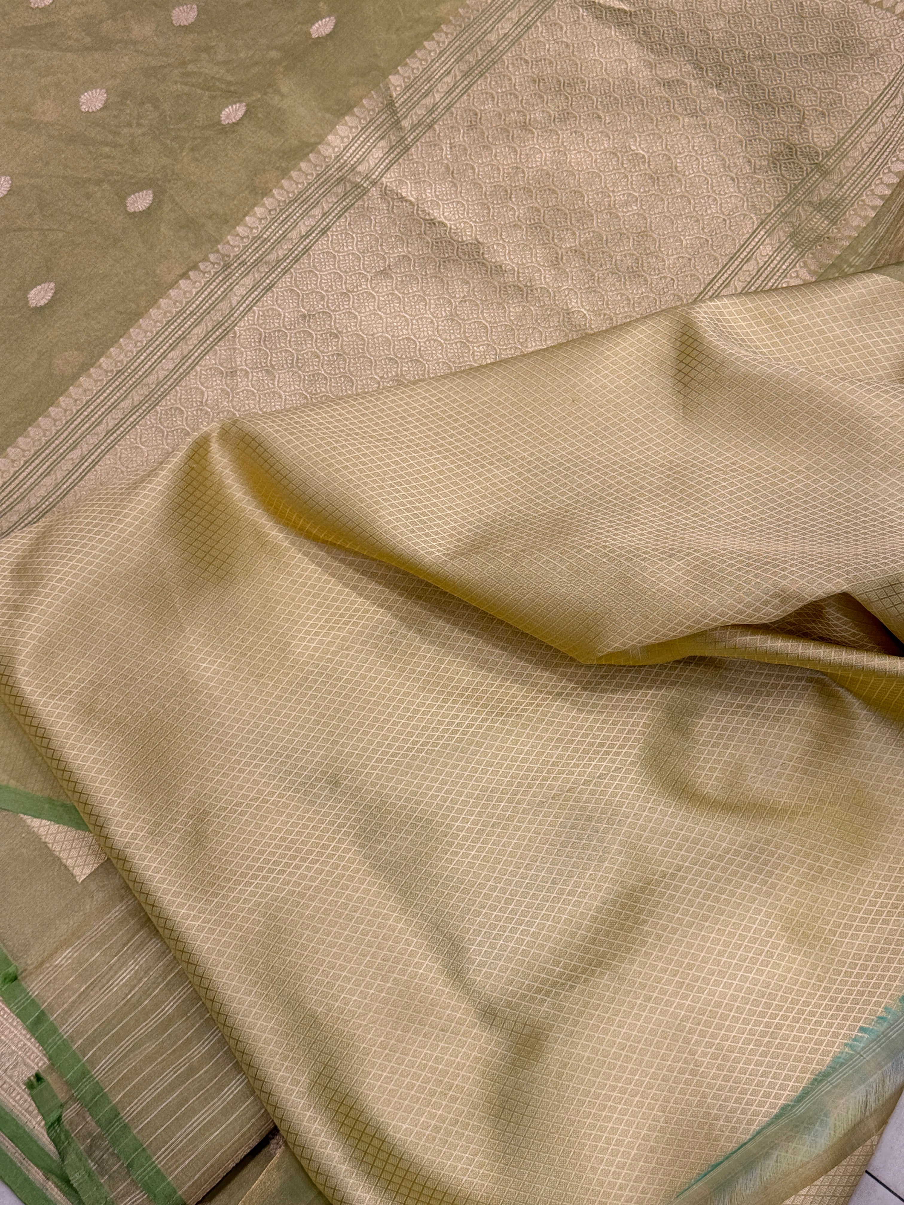 Pista Green Handloom Banarasi Tissue Kadwa Saree