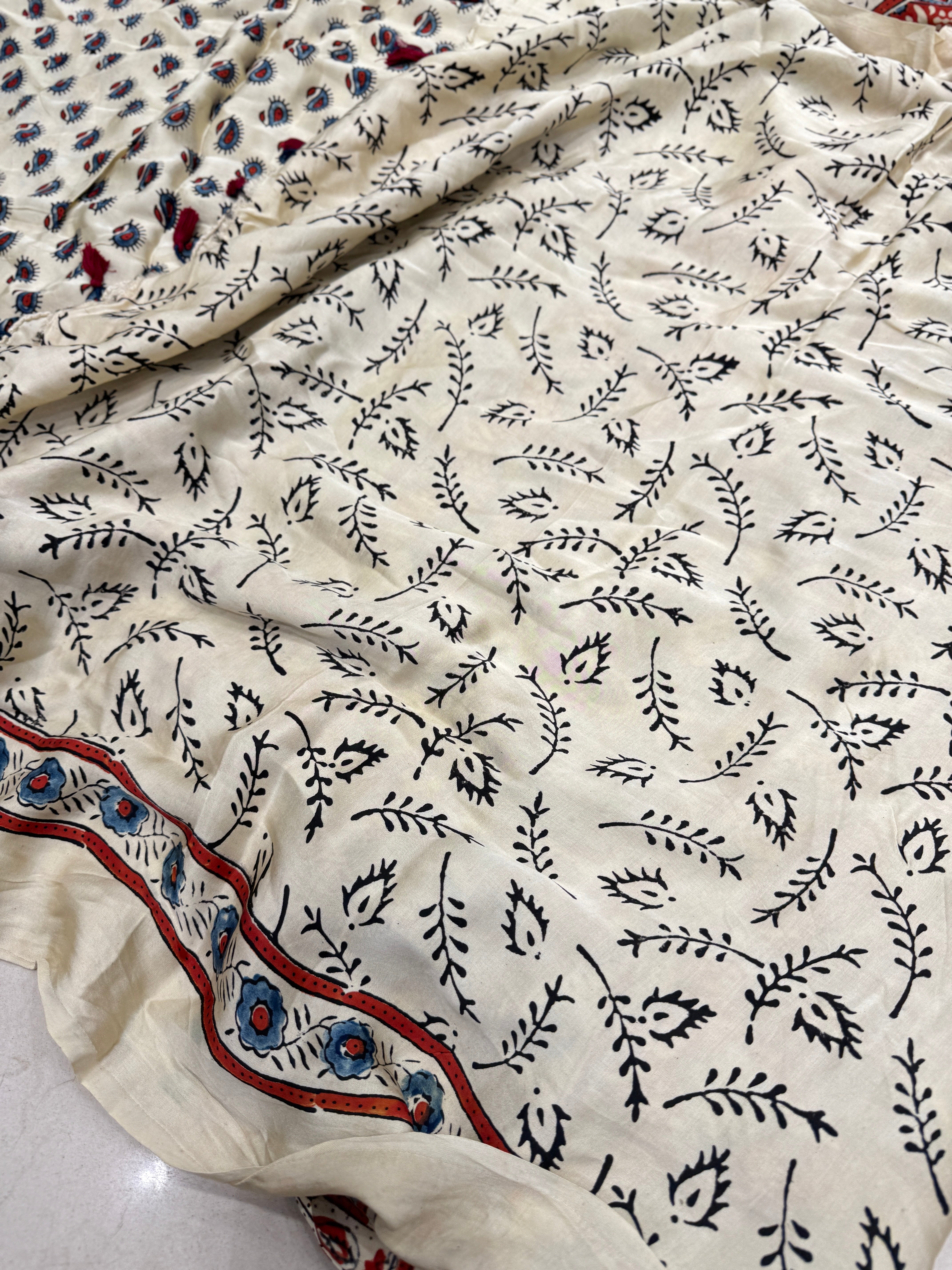 White Floral Butti Ajrakh Modal Gajji Silk Saree
