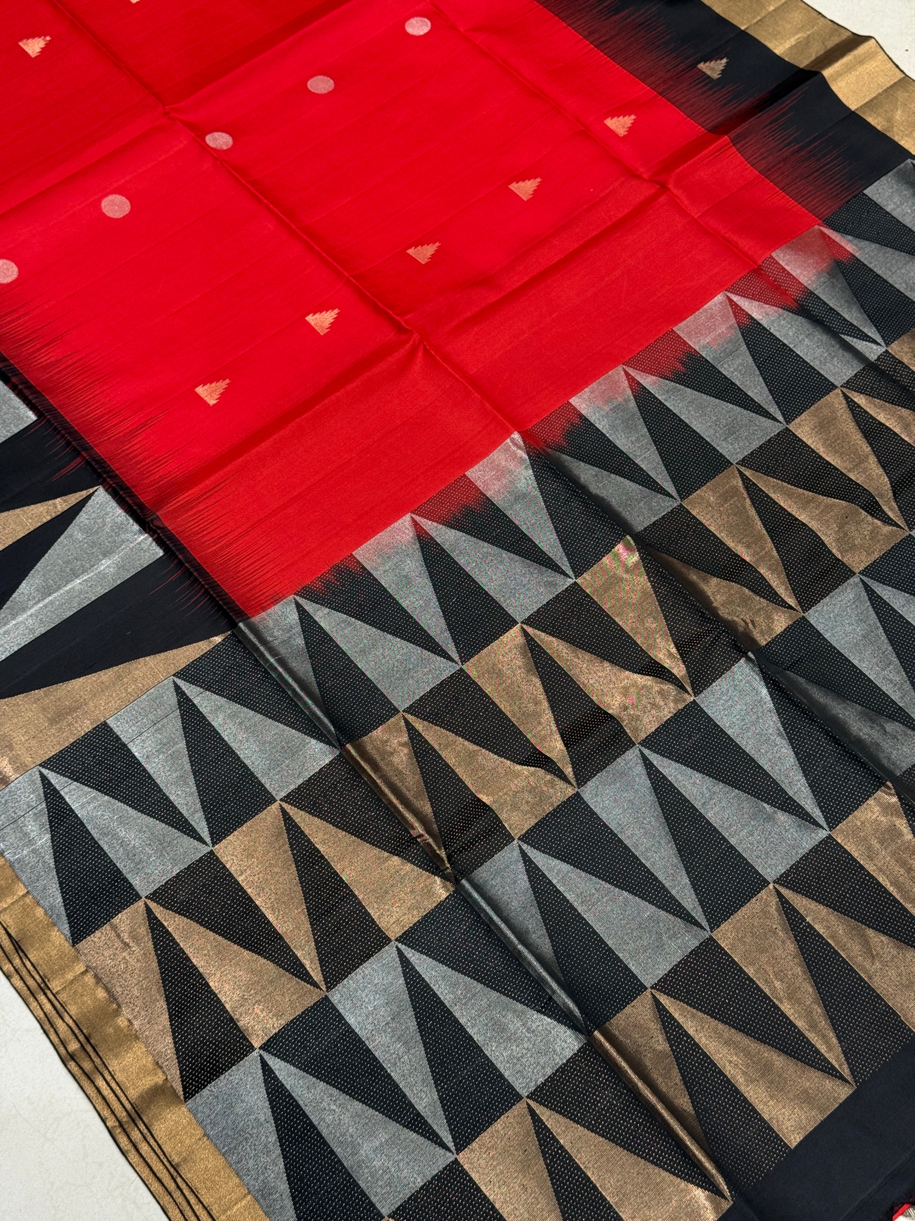 Black Red Contemporary Geometric Handloom Kanchipuram Pure Silk Saree