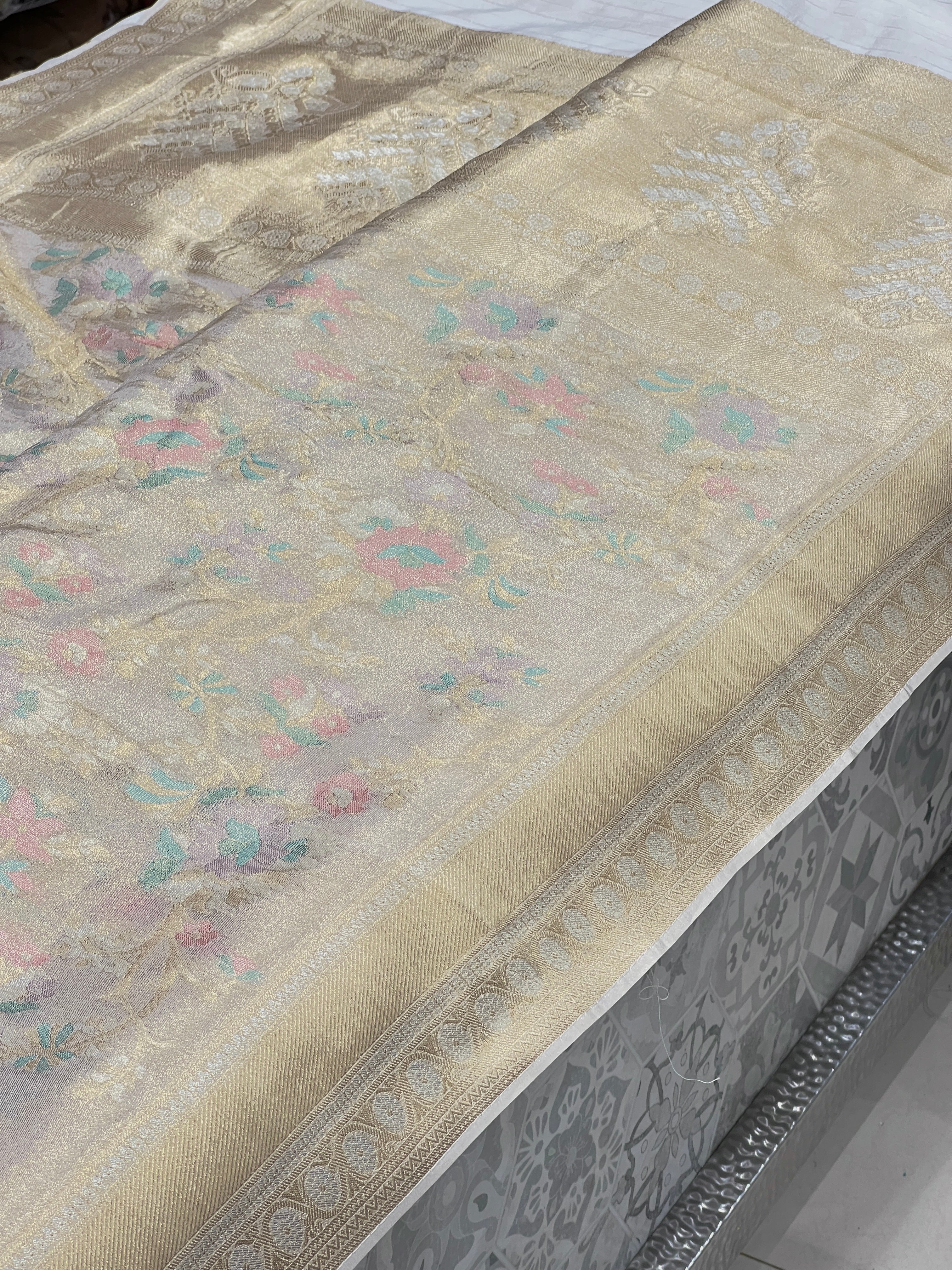 Banarasi Tissue Meenakari Munga Silk Saree