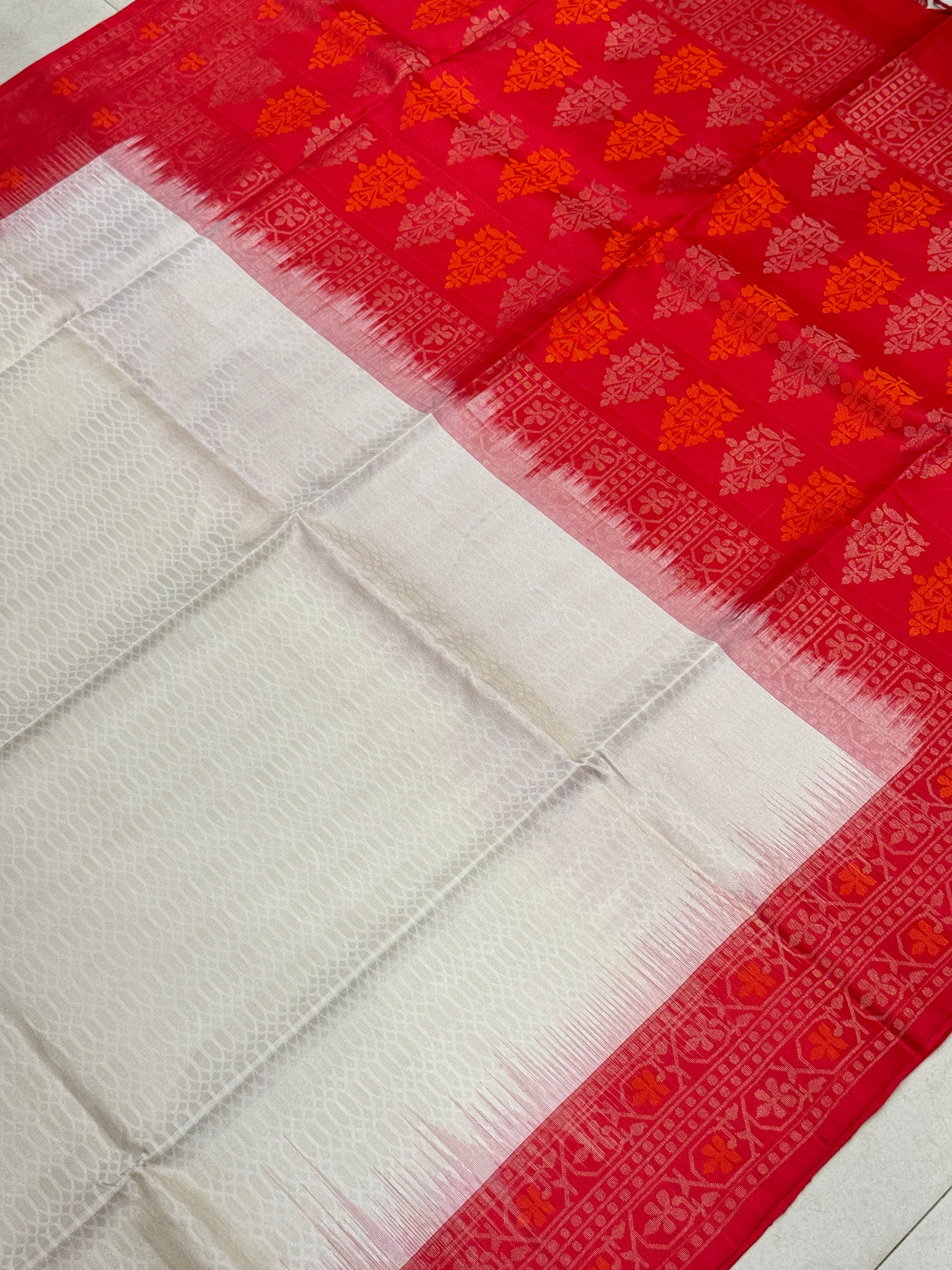 Moti White Red Butta Pallu Contemporary Handloom Kanchipuram Pure Silk Saree