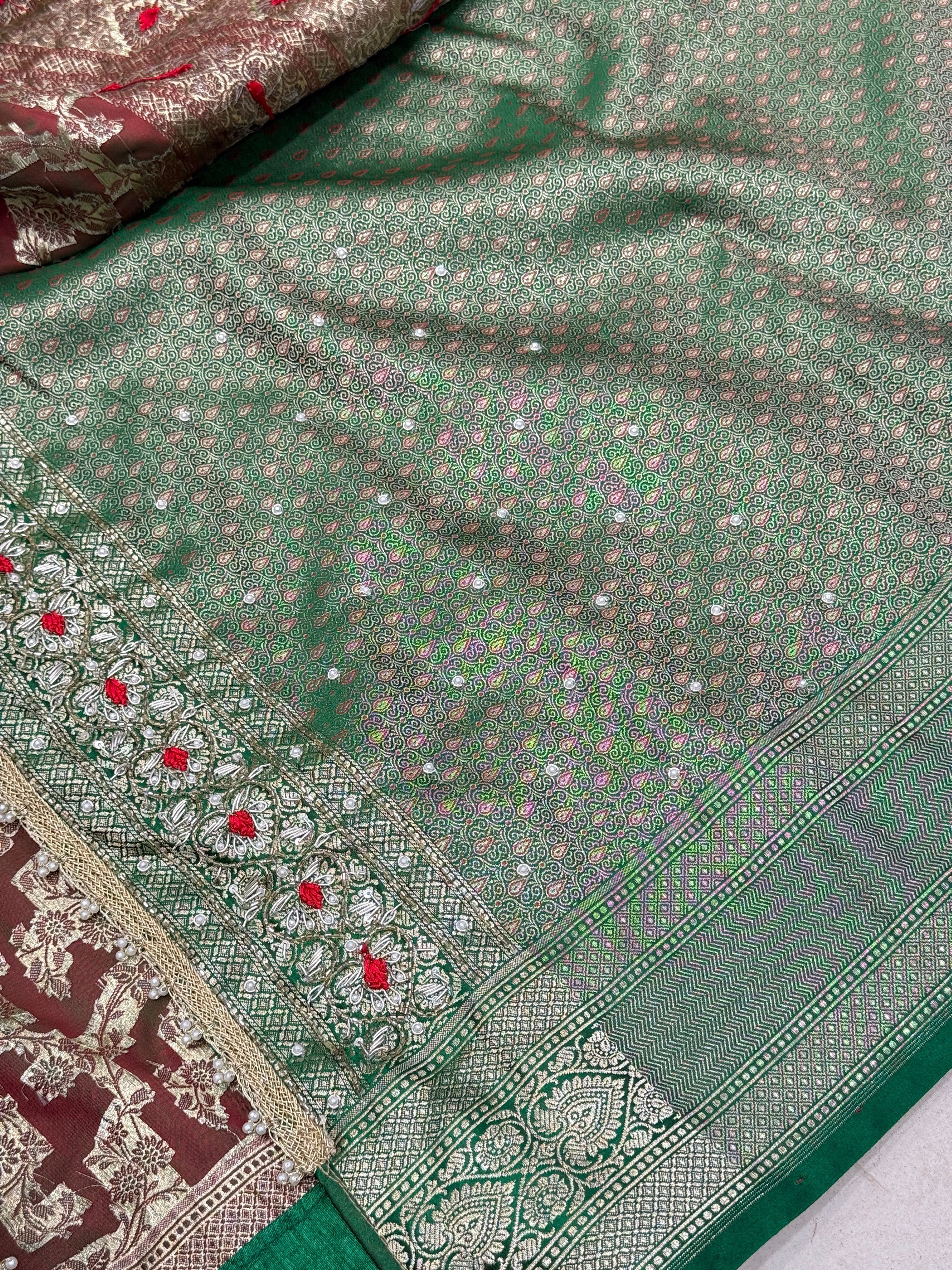 Bottle Green Banarasi Heart Border Contrast Resham Embroidery Saree