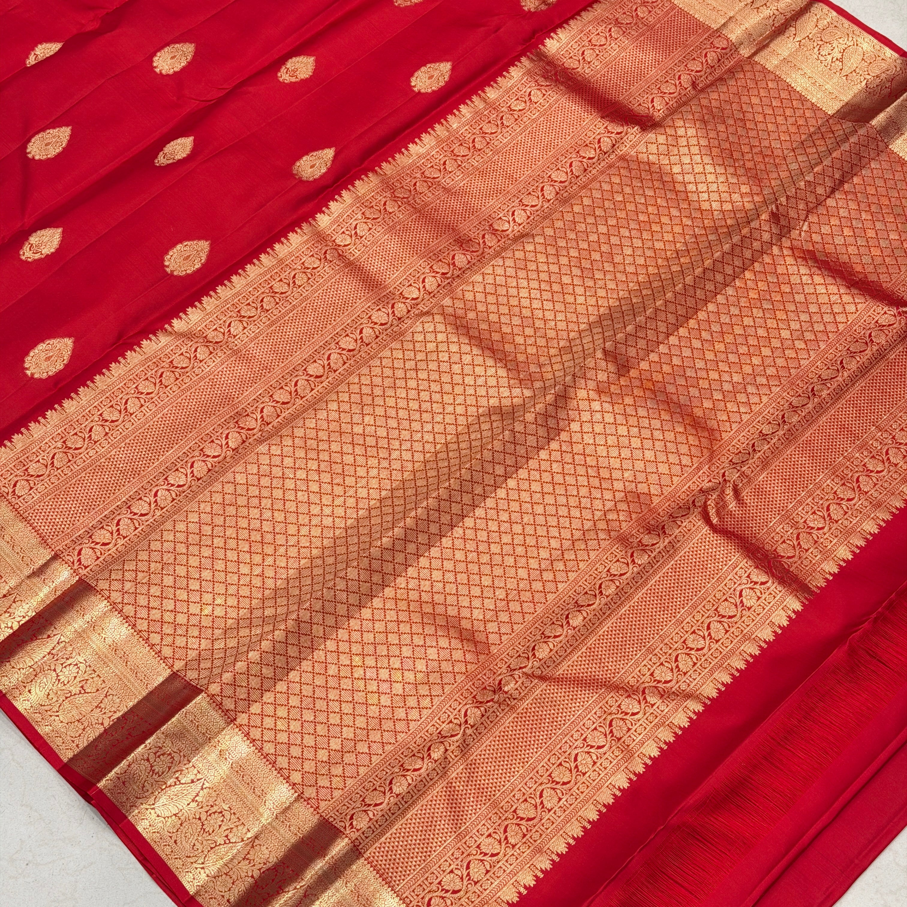 Red Handloom Pure Silk Kanjivaram Traditional Buttas Saree
