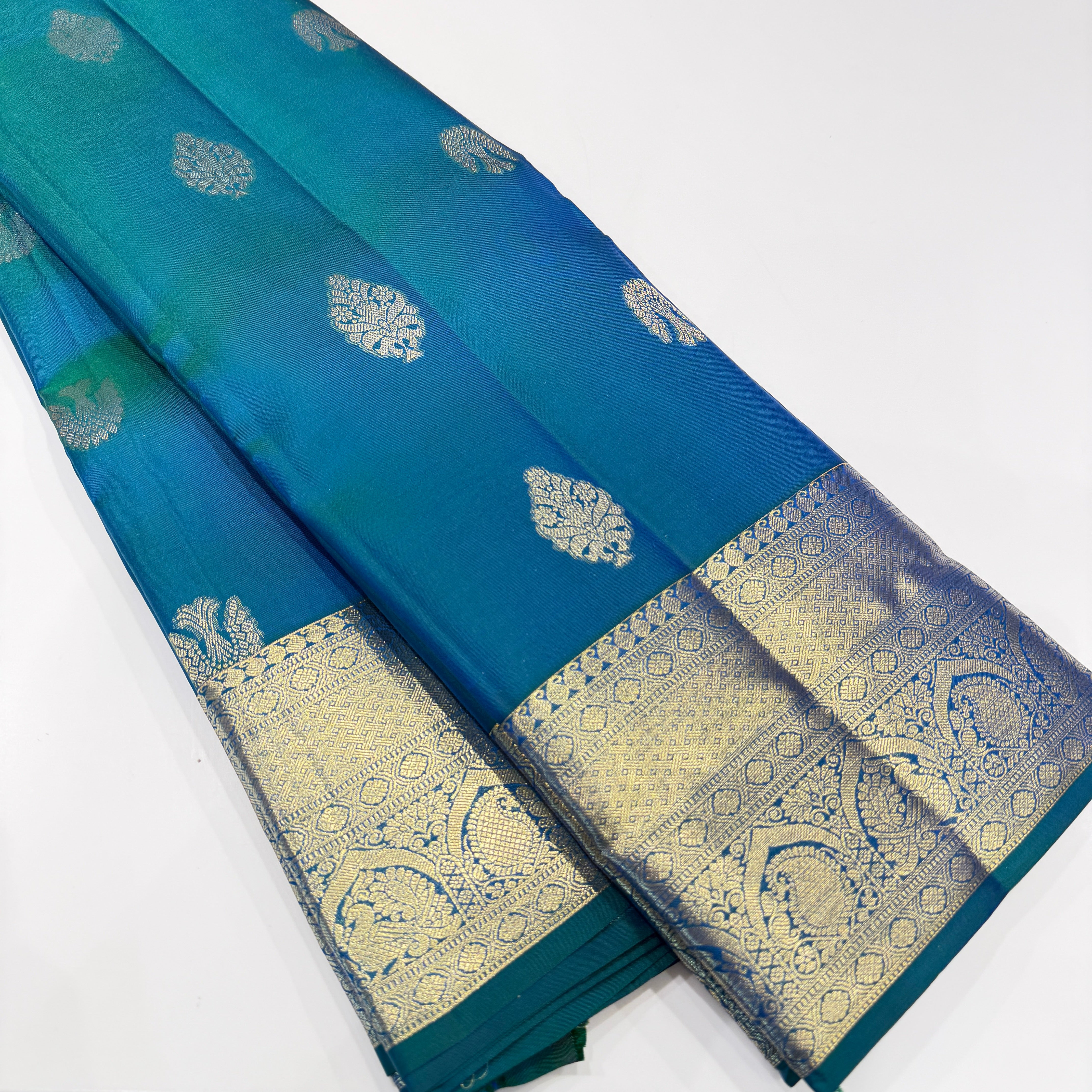 Rama Handloom Pure Silk Kanjivaram Traditional Buttas Saree