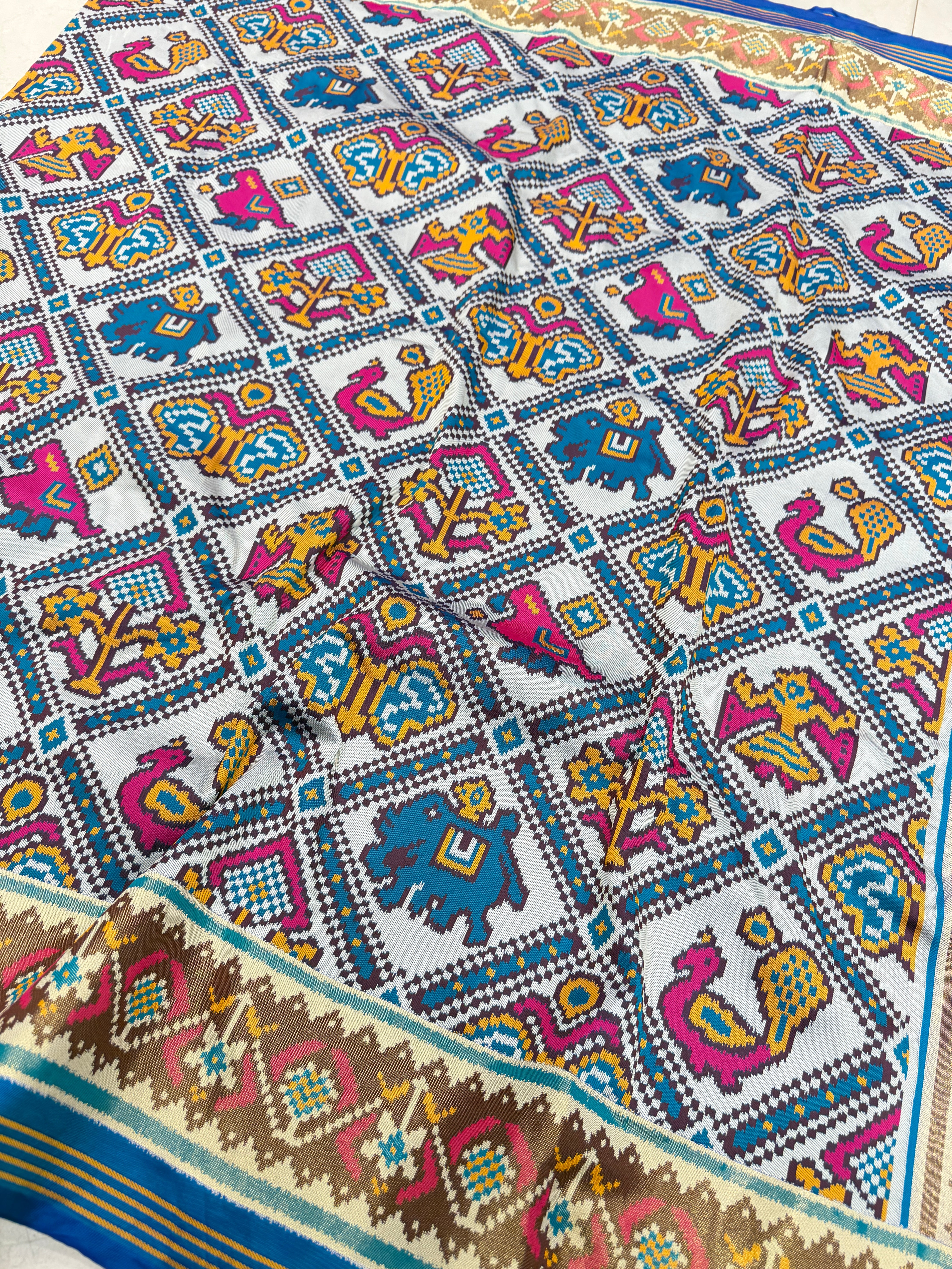 White Blue 5 Figure Chabdi Semi Silk Weaved Patan Patola Saree