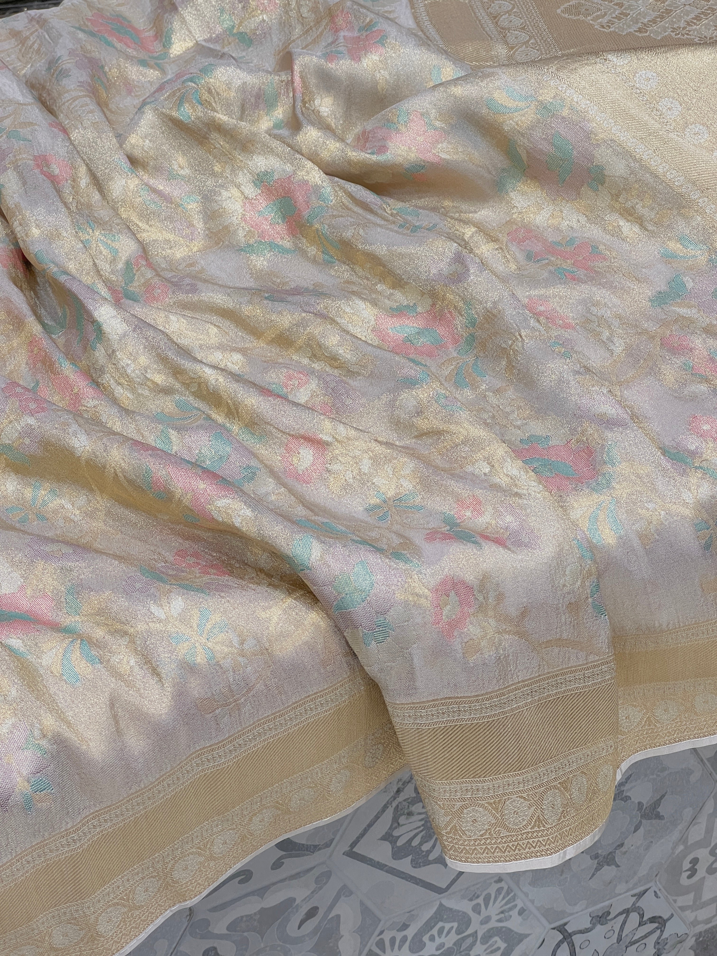 Banarasi Tissue Meenakari Munga Silk Saree