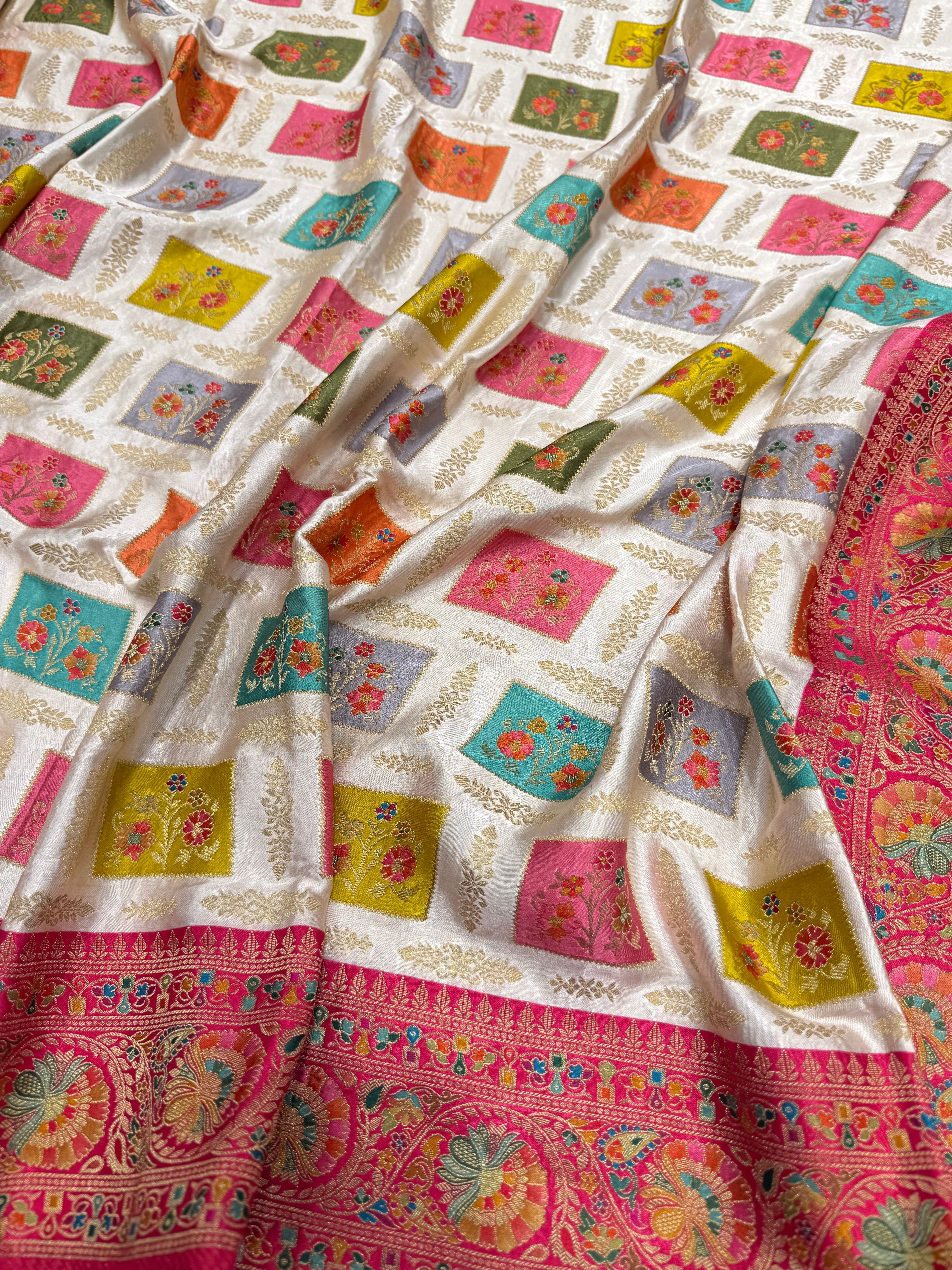 Moti White Box Check Banarasi Modal Satin Rangkat Saree