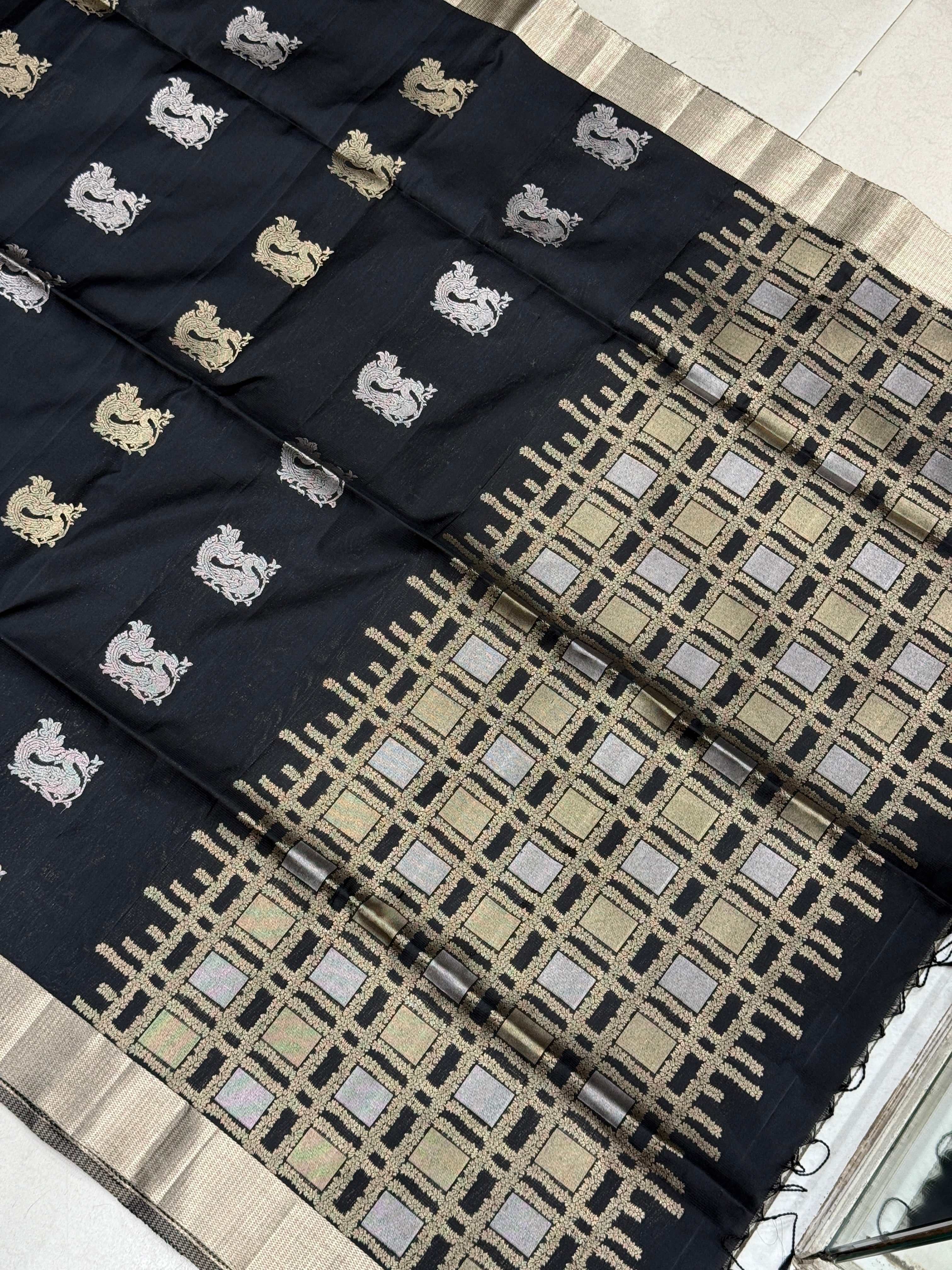 Black Contemporary Peacock Buttas Handloom Kanchipuram Pure Silk Saree