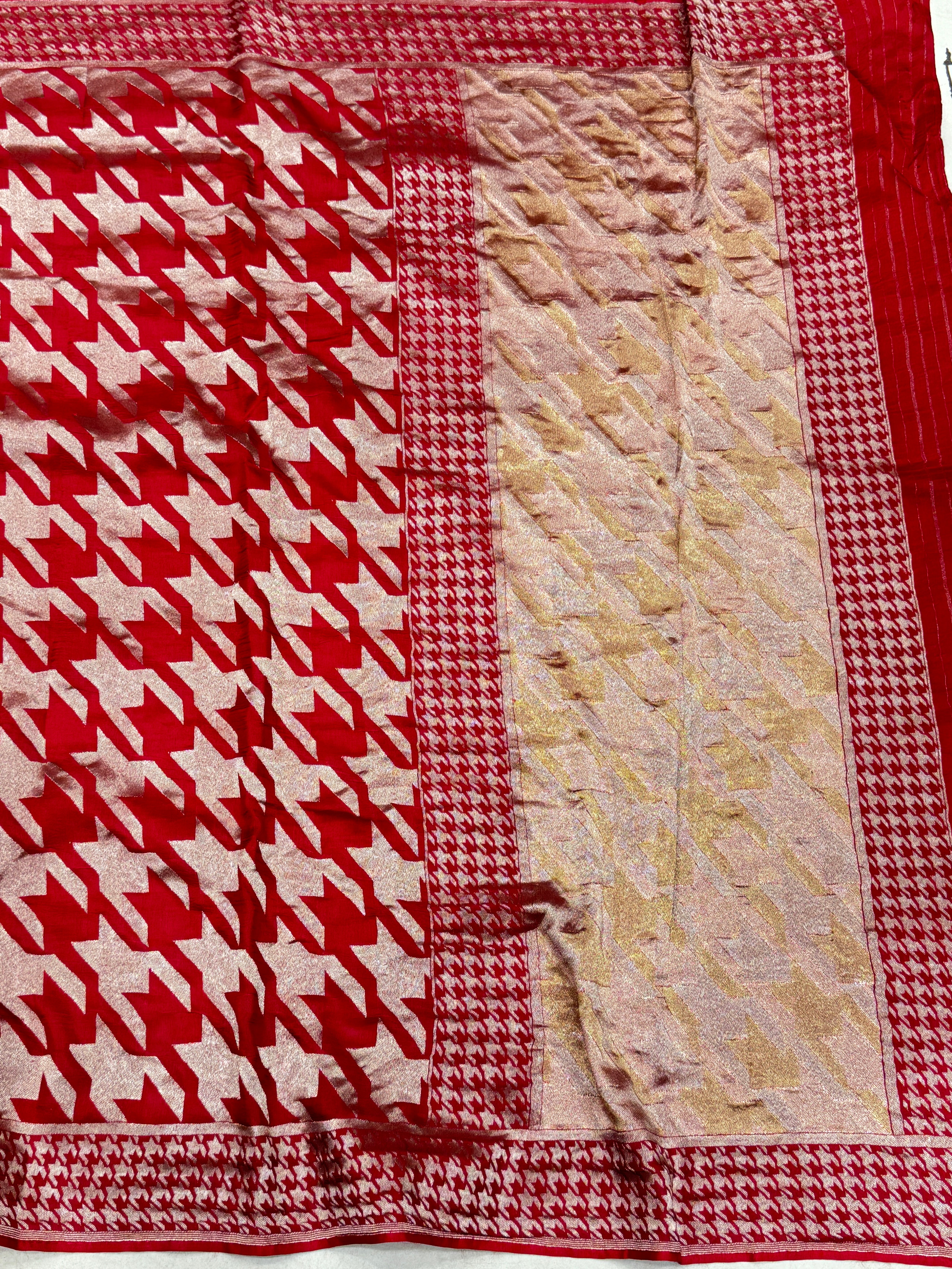 Red Contemporary Banarasi Munga Silk Saree