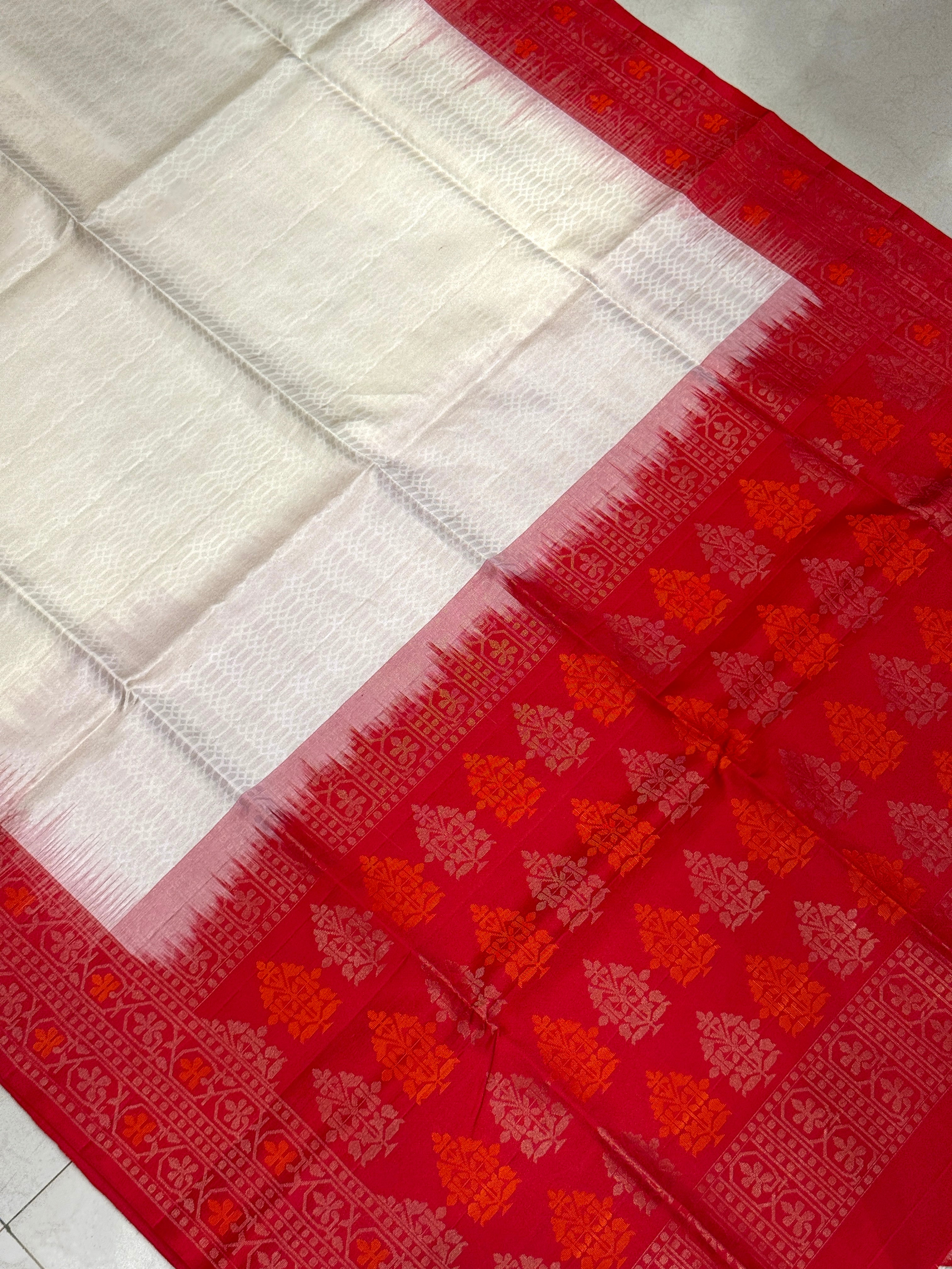 Moti White Red Butta Pallu Contemporary Handloom Kanchipuram Pure Silk Saree