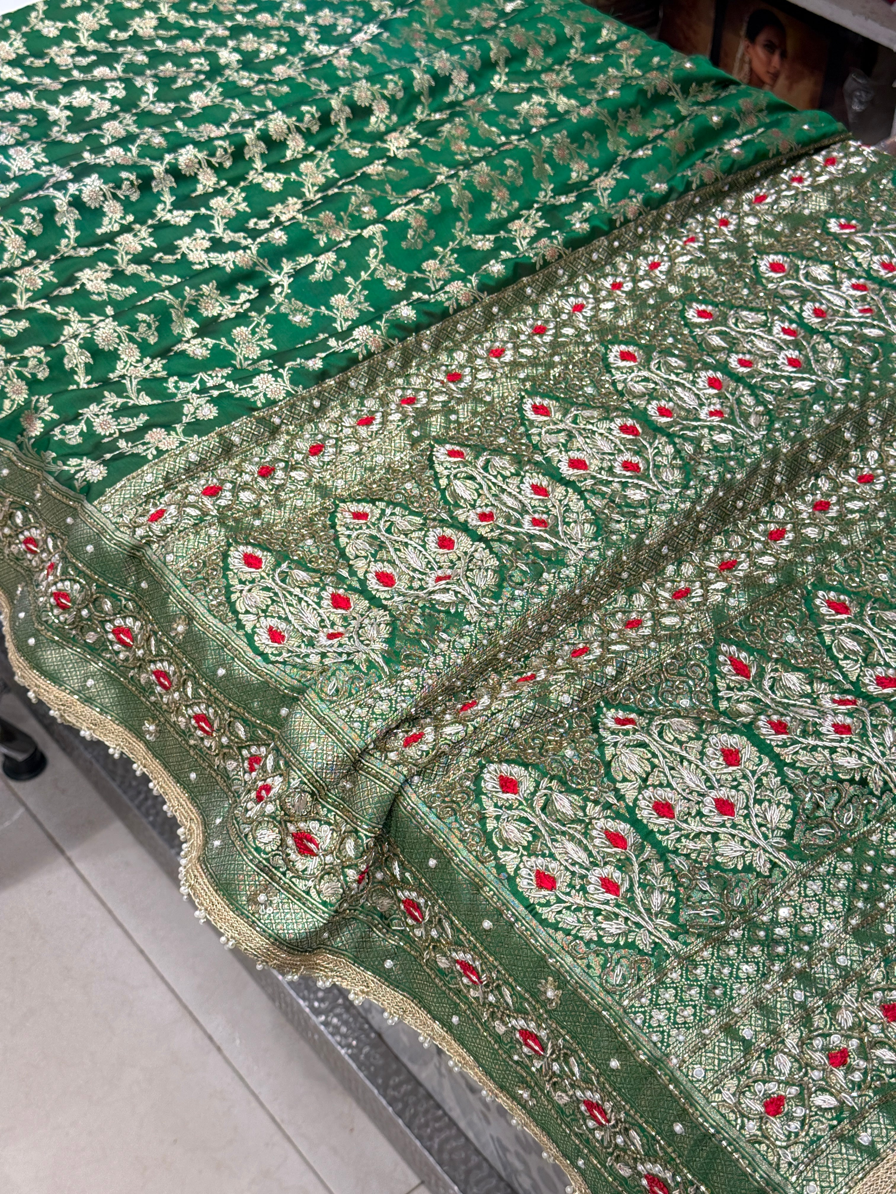Bottle Green Banarasi Heart Border Contrast Resham Embroidery Saree