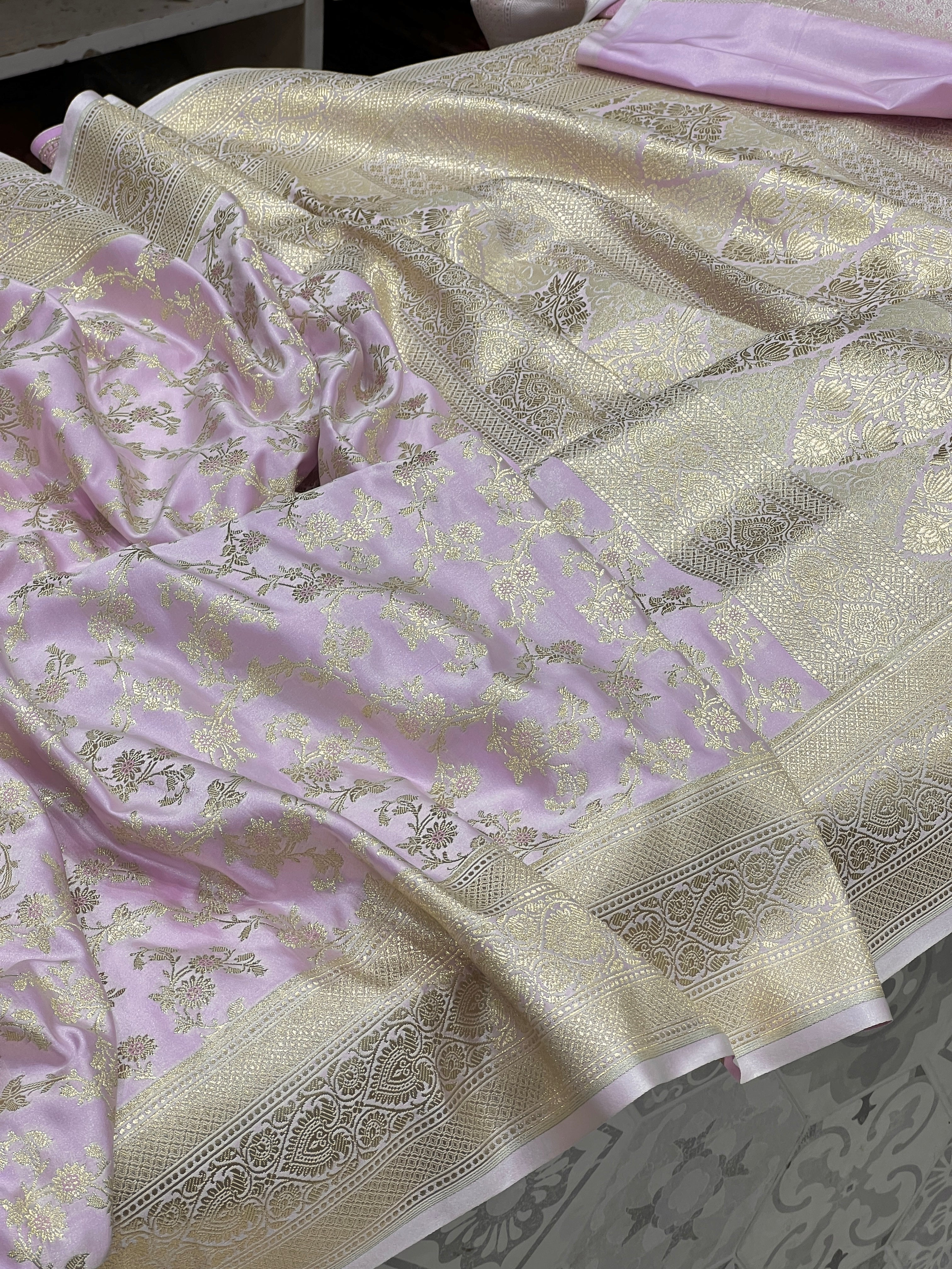Lilac Banarasi Silk Heart Border Saree