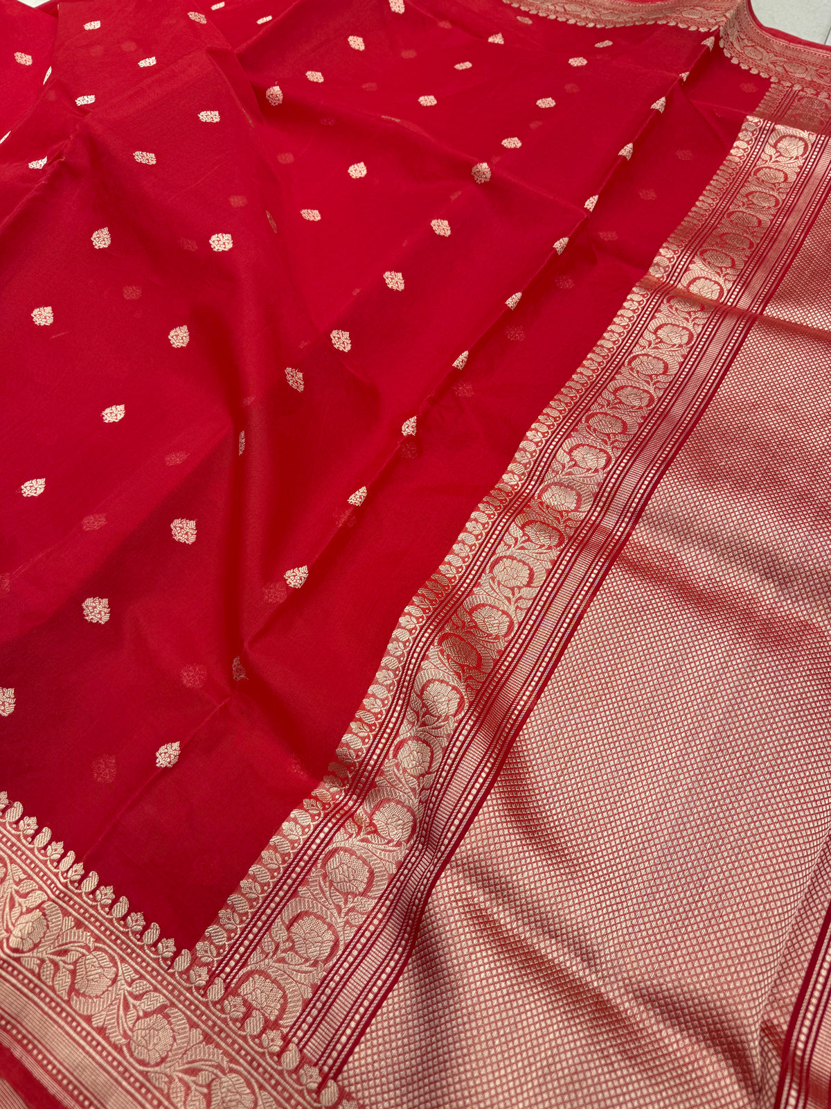 Red Kadwa Buttis Handloom Banarasi Kora Silk Saree