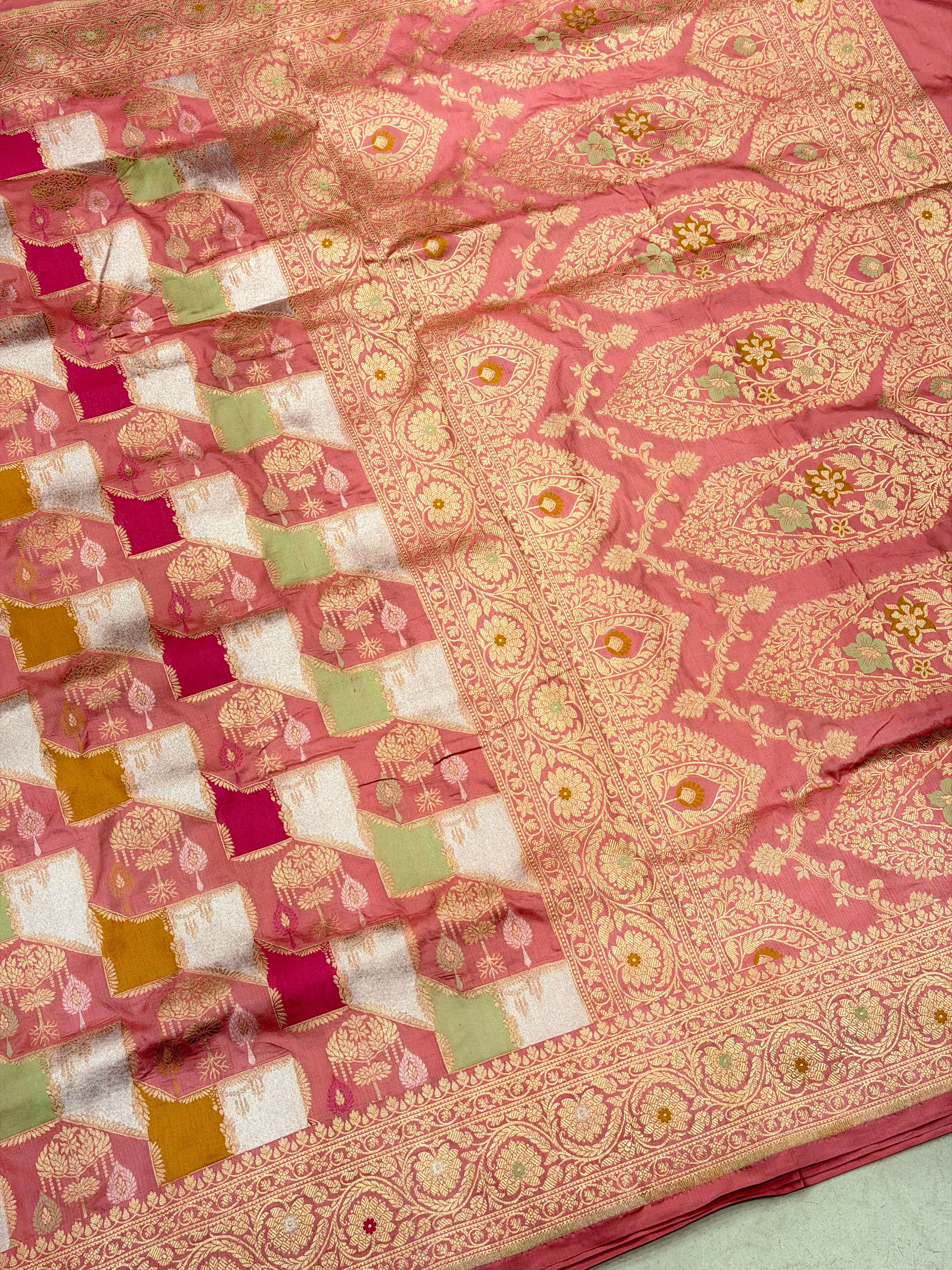 Pink Pastel Handloom Banarasi Rangkat Pure Silk Saree