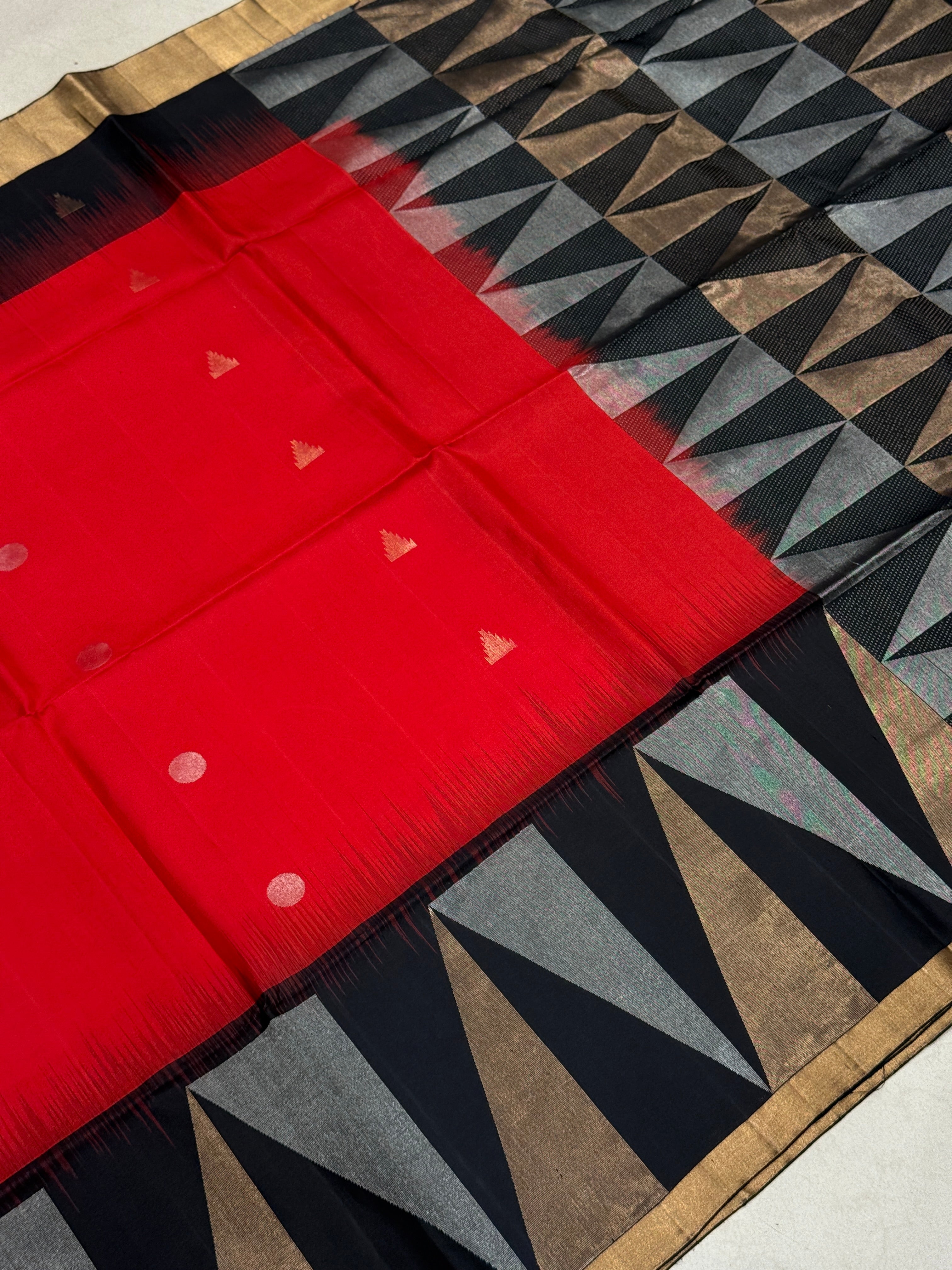 Black Red Contemporary Geometric Handloom Kanchipuram Pure Silk Saree