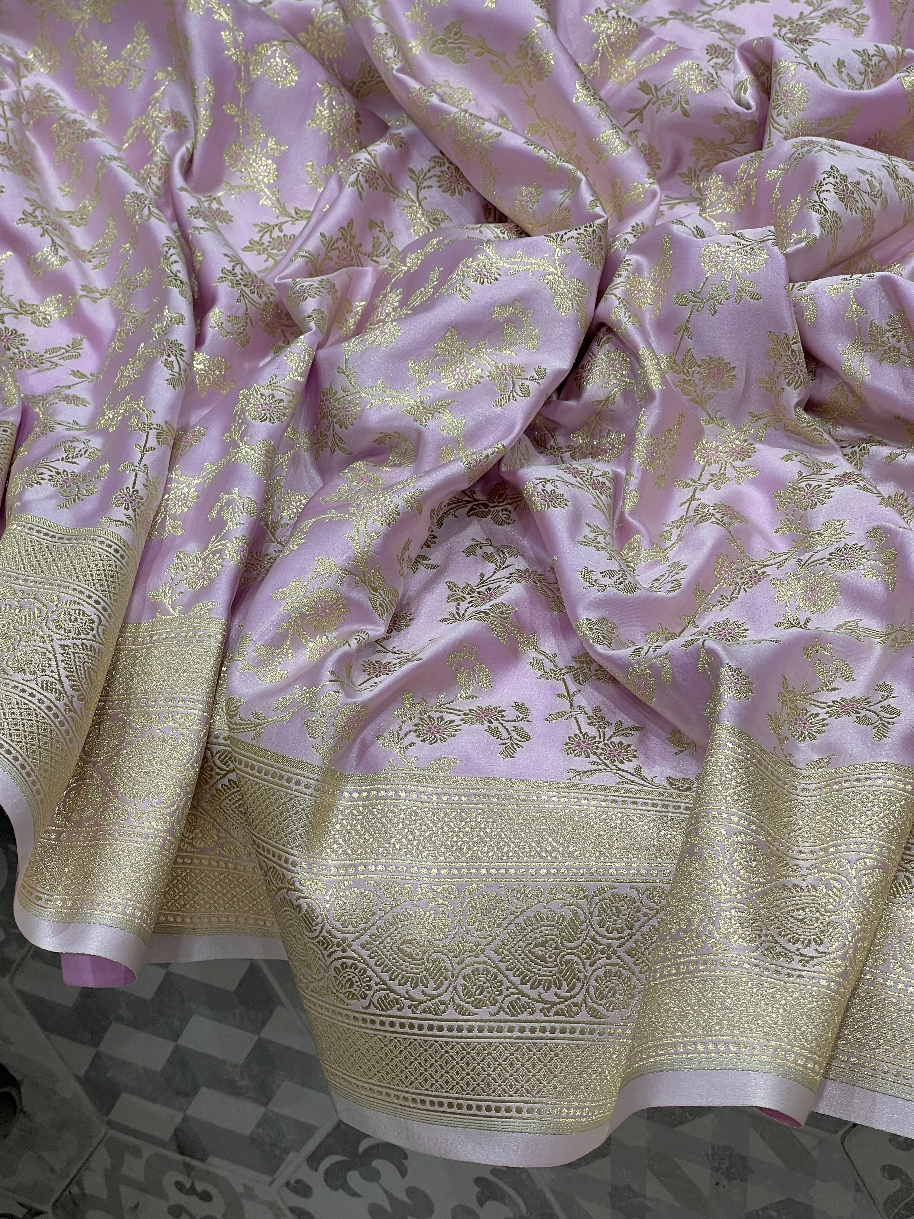 Lilac Banarasi Silk Heart Border Saree