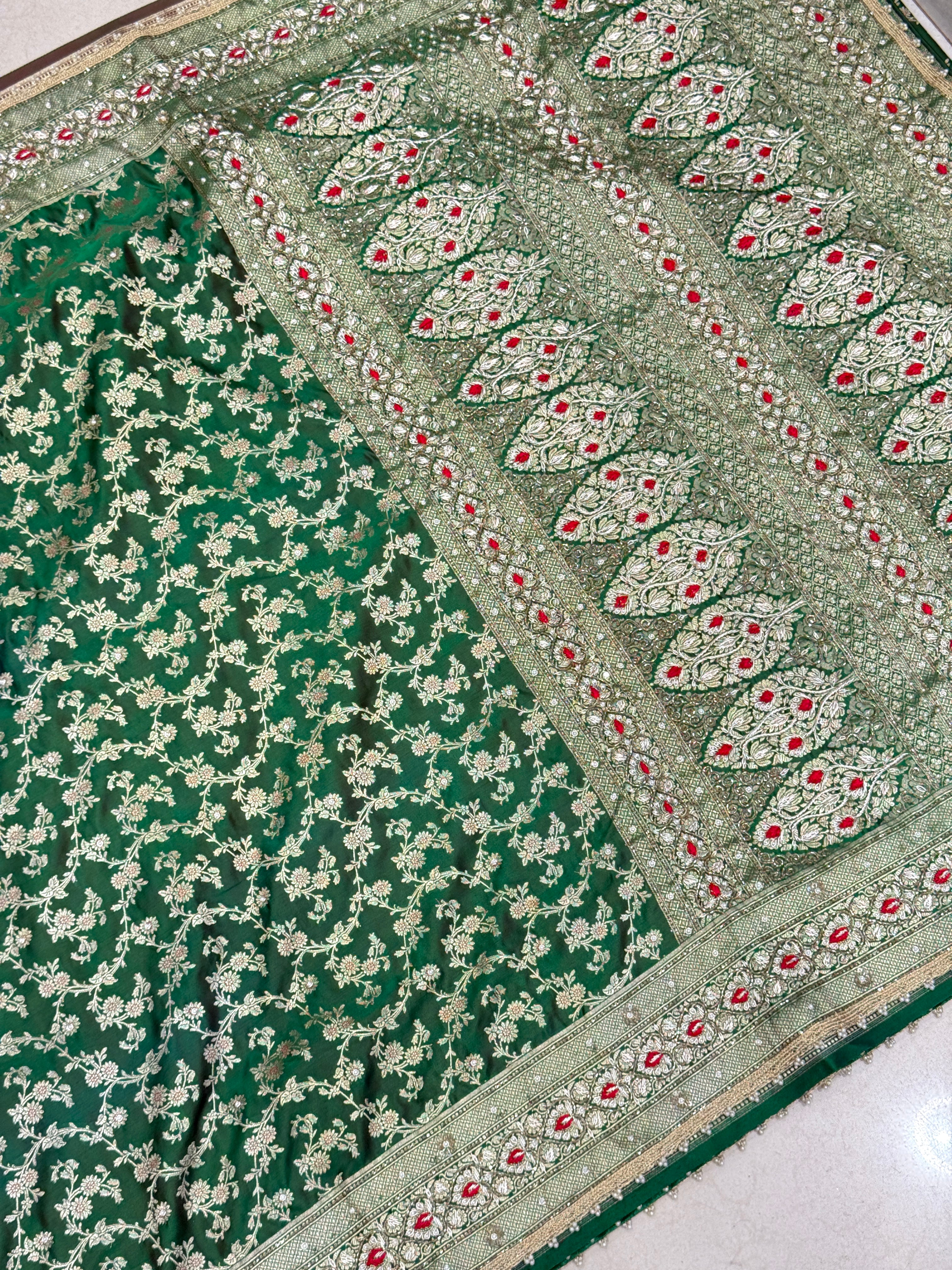 Bottle Green Banarasi Heart Border Contrast Resham Embroidery Saree