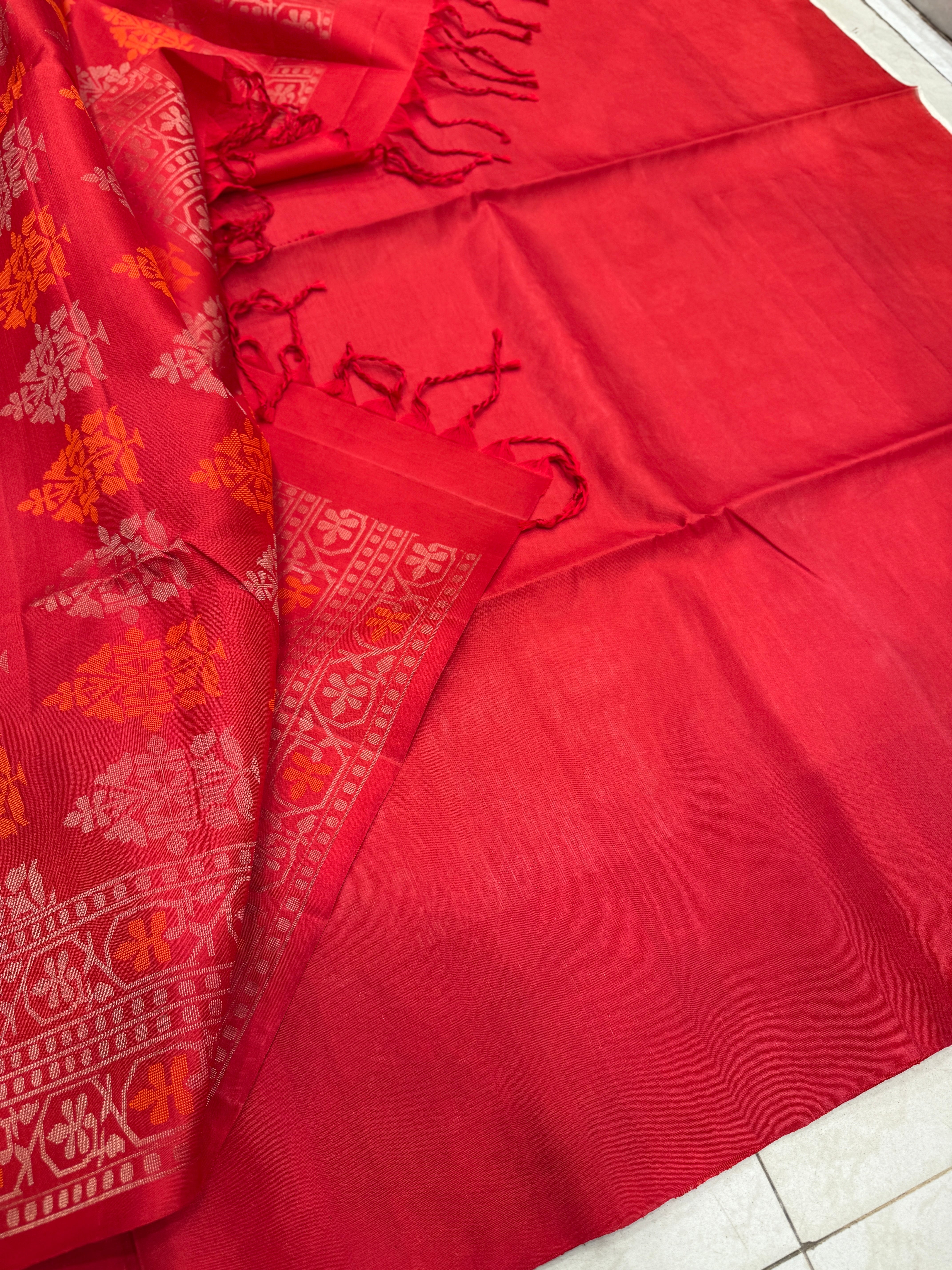 Moti White Red Butta Pallu Contemporary Handloom Kanchipuram Pure Silk Saree