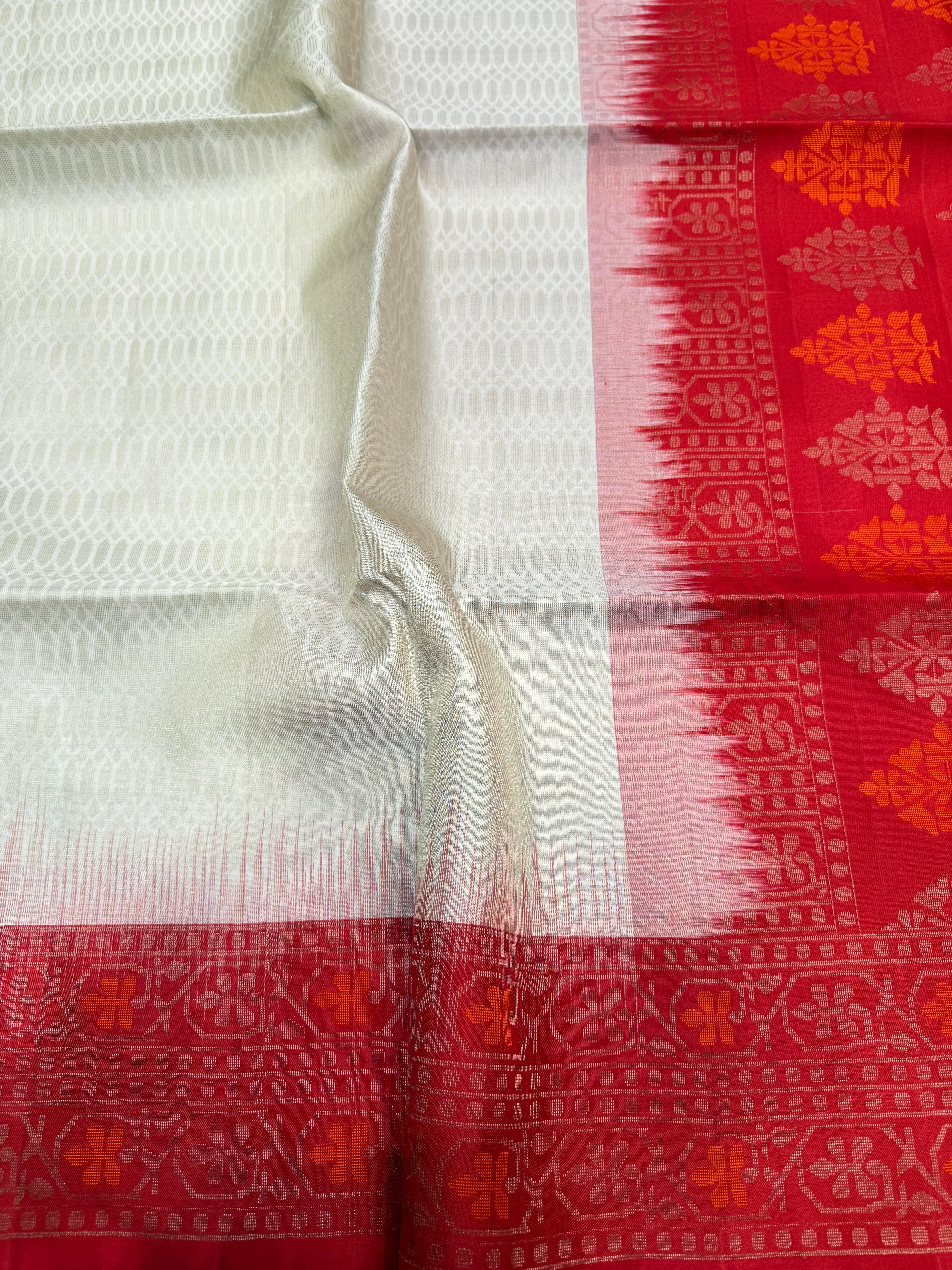 Moti White Red Butta Pallu Contemporary Handloom Kanchipuram Pure Silk Saree