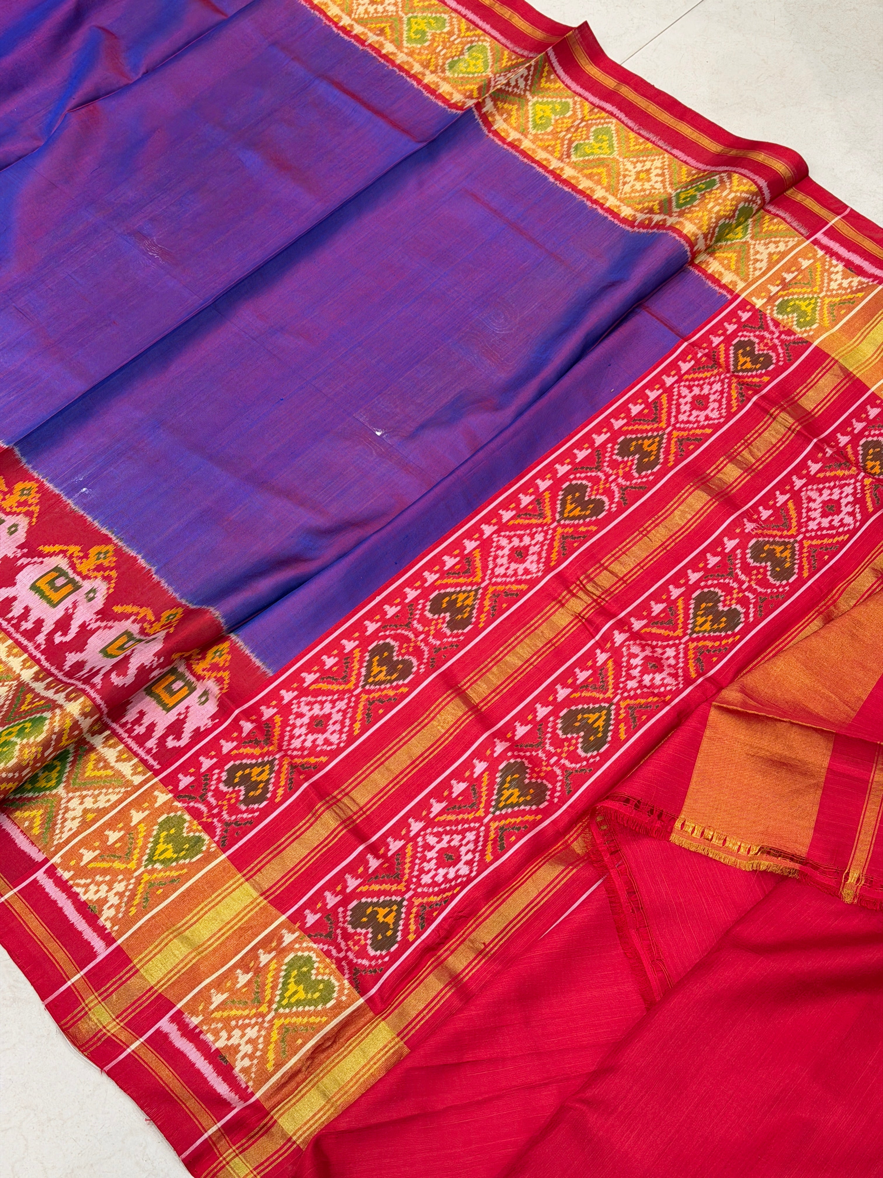 Violet Red Plain Gala Handloom Rajot Ikat Patola Silk Saree