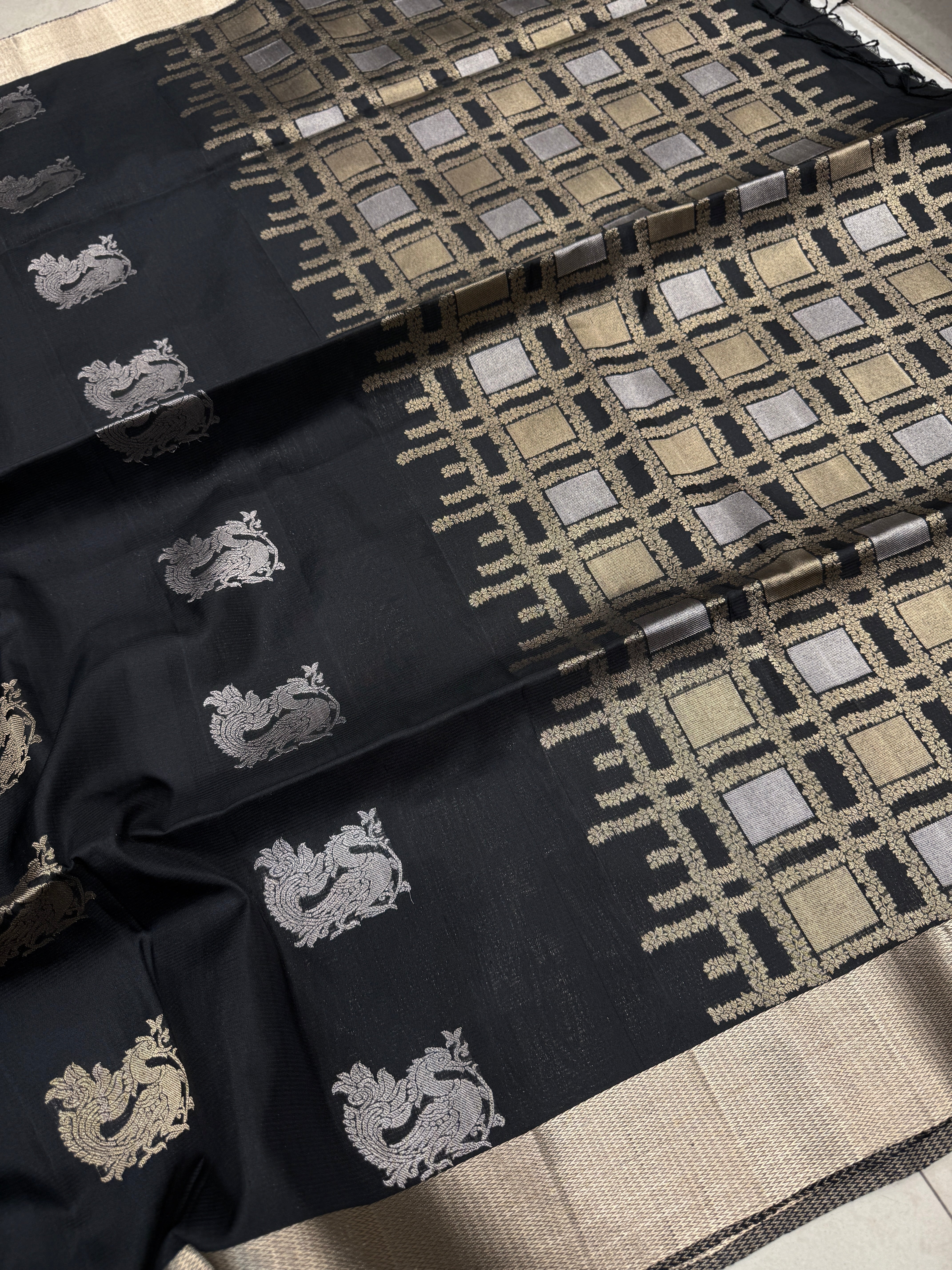 Black Contemporary Peacock Buttas Handloom Kanchipuram Pure Silk Saree