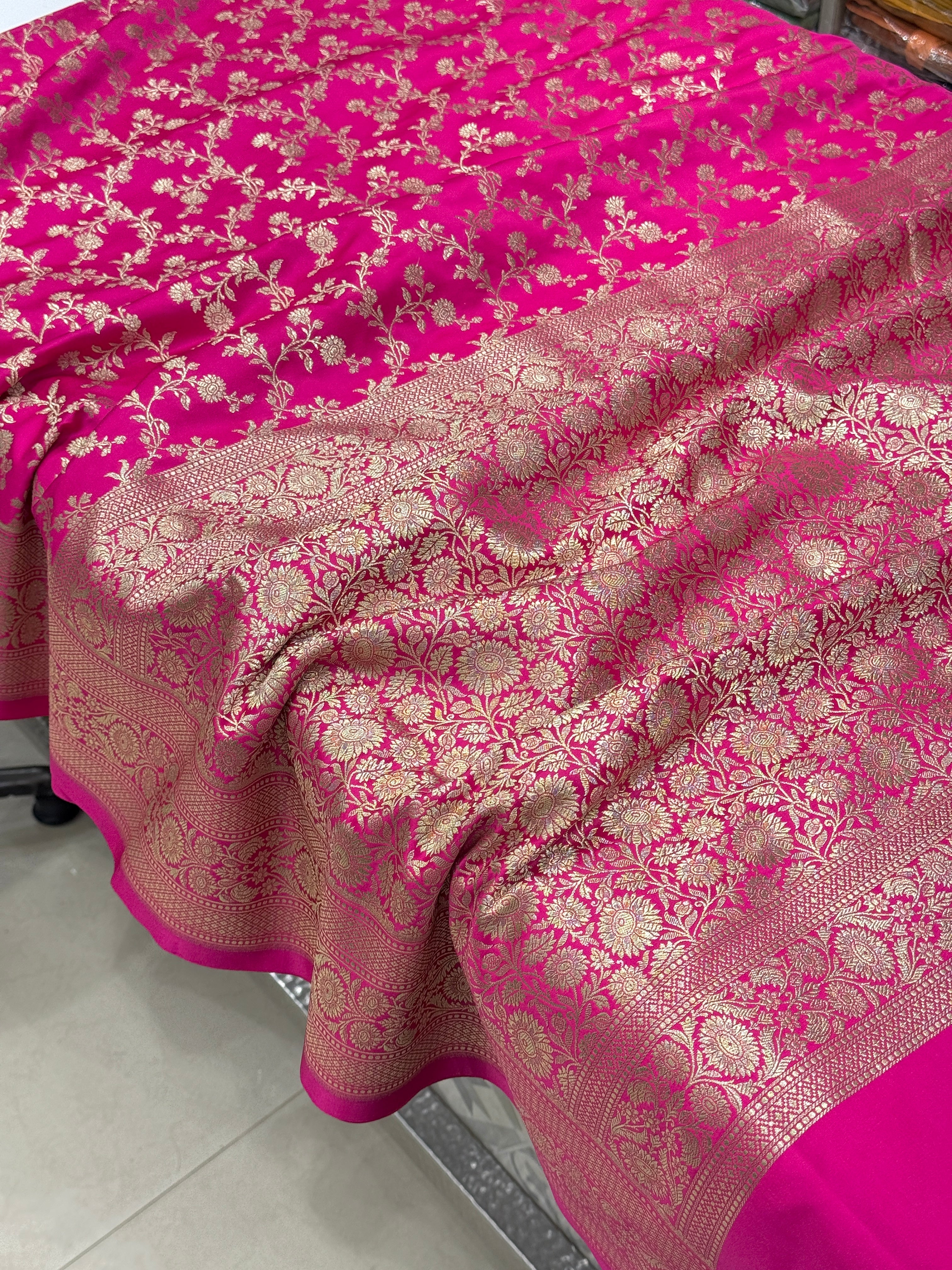 Rani Banarasi Silk Flower Border Jaal Saree
