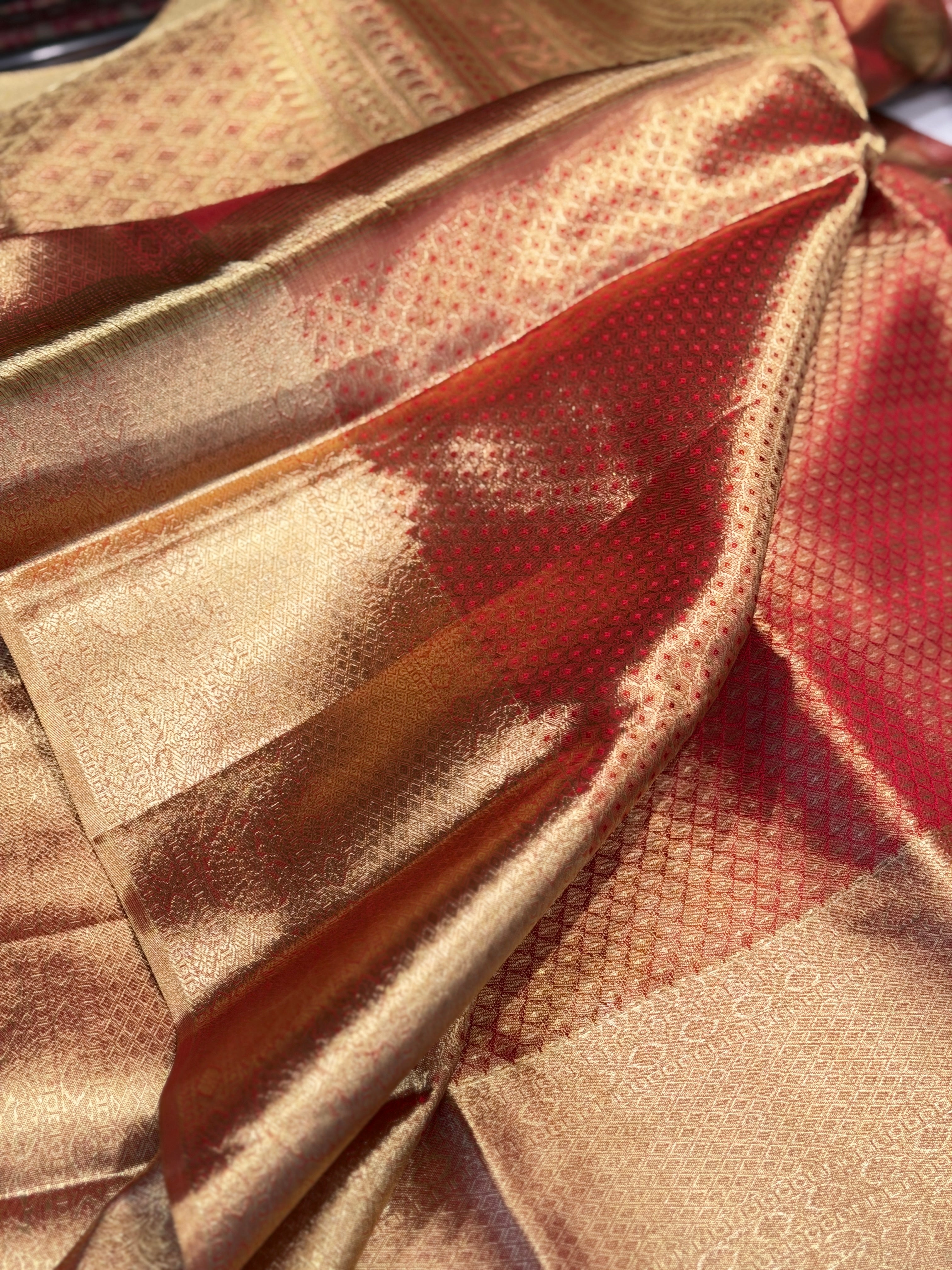 Red Petal Weave Handloom Kanjivaram Tissue Silk Saree