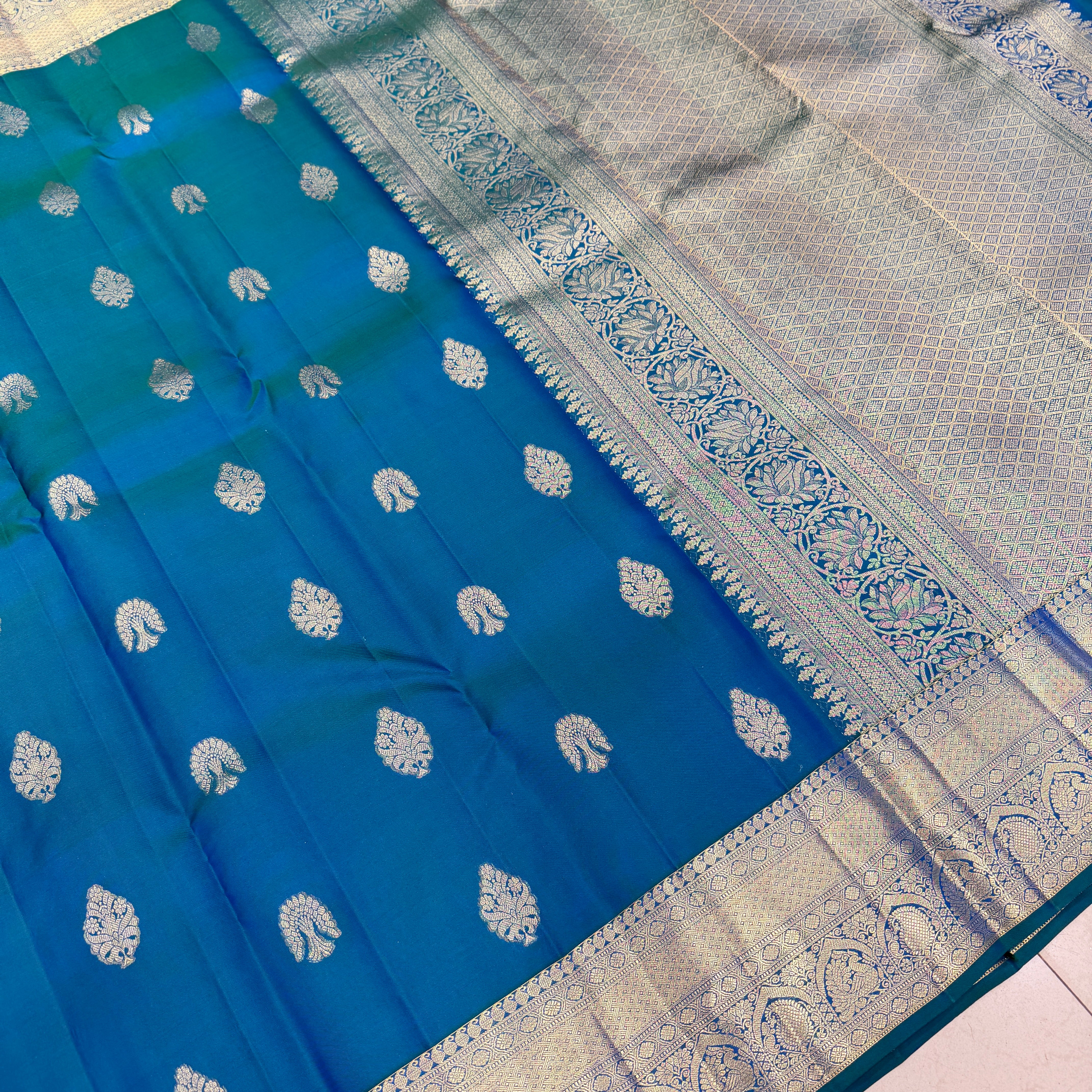 Rama Handloom Pure Silk Kanjivaram Traditional Buttas Saree