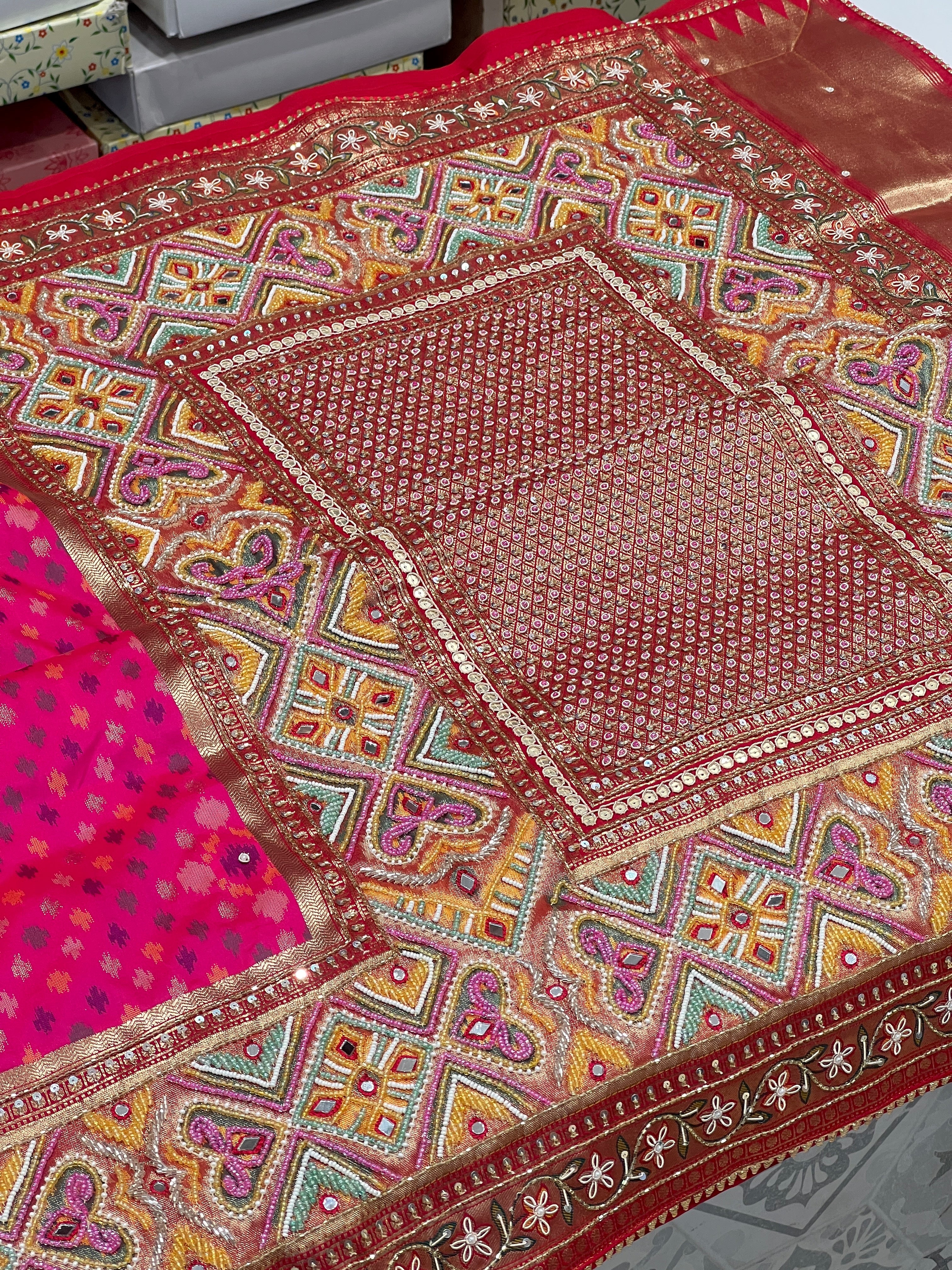 Rani Patola Kidiya Moti Hand Embroidery Saree