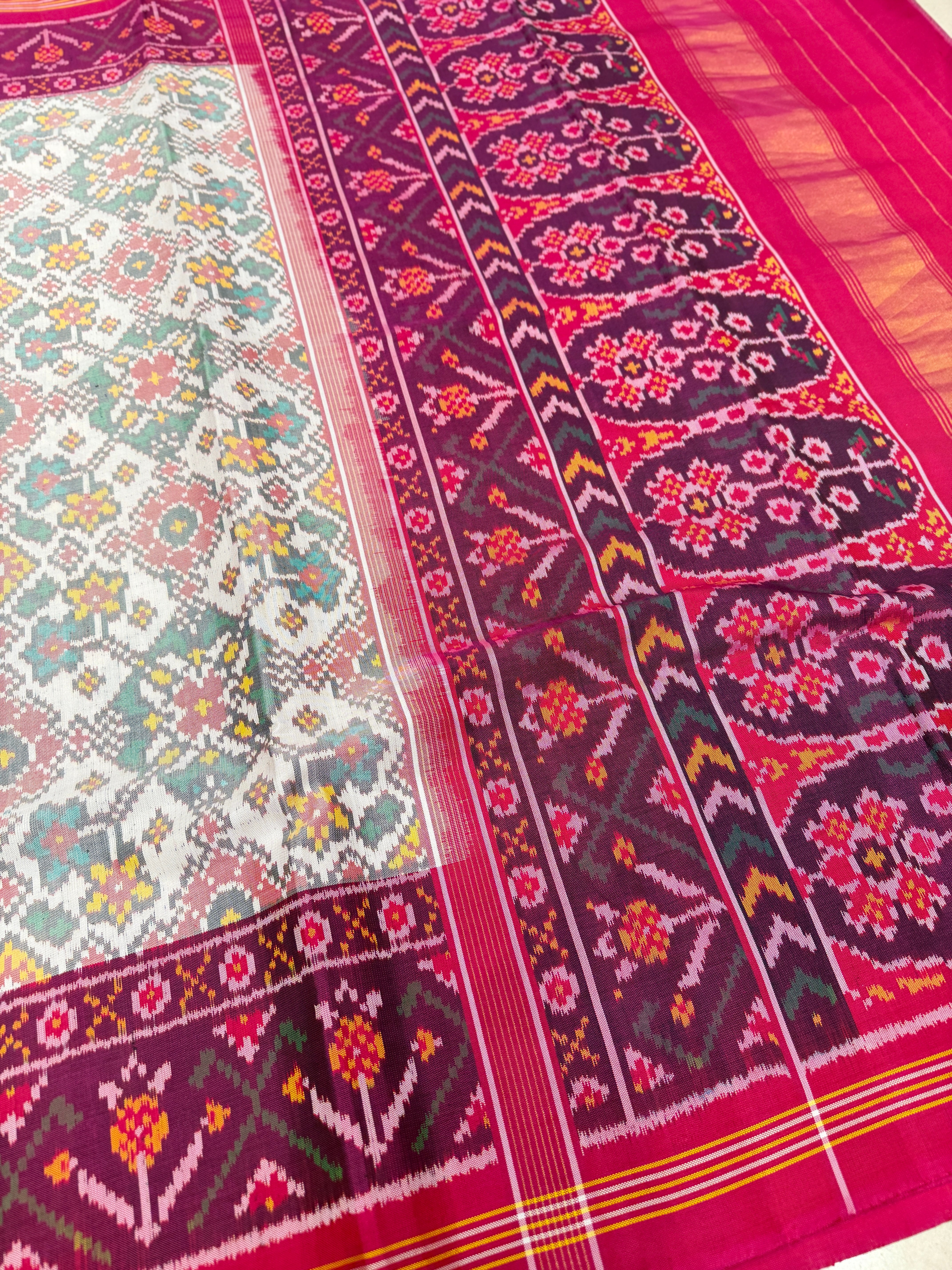 Navratna Moti White Red Handloom Rajot Ikat Patola Silk Saree