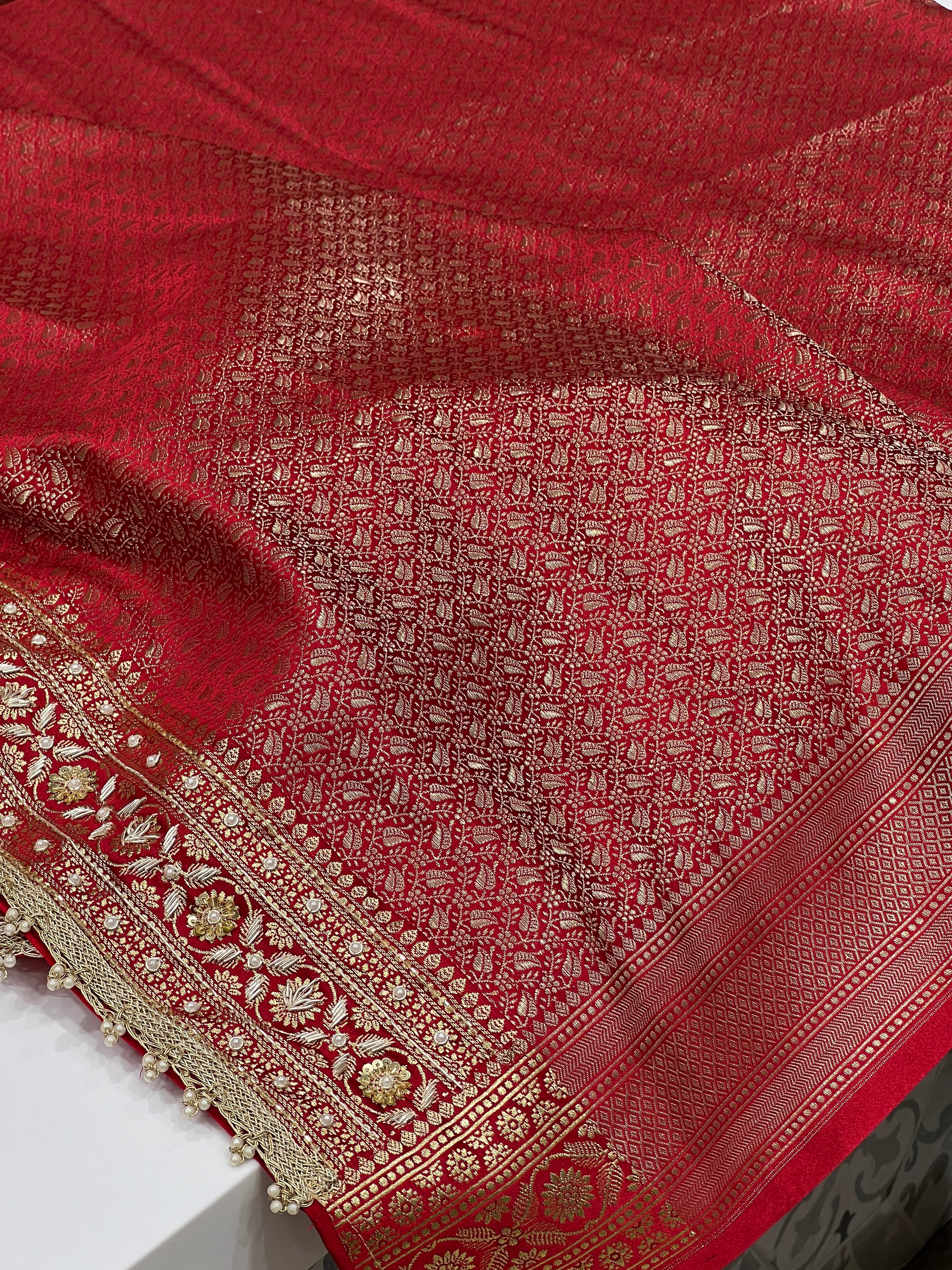 Maroon Banarasi Silk Leaf Pallu Embroidery Saree