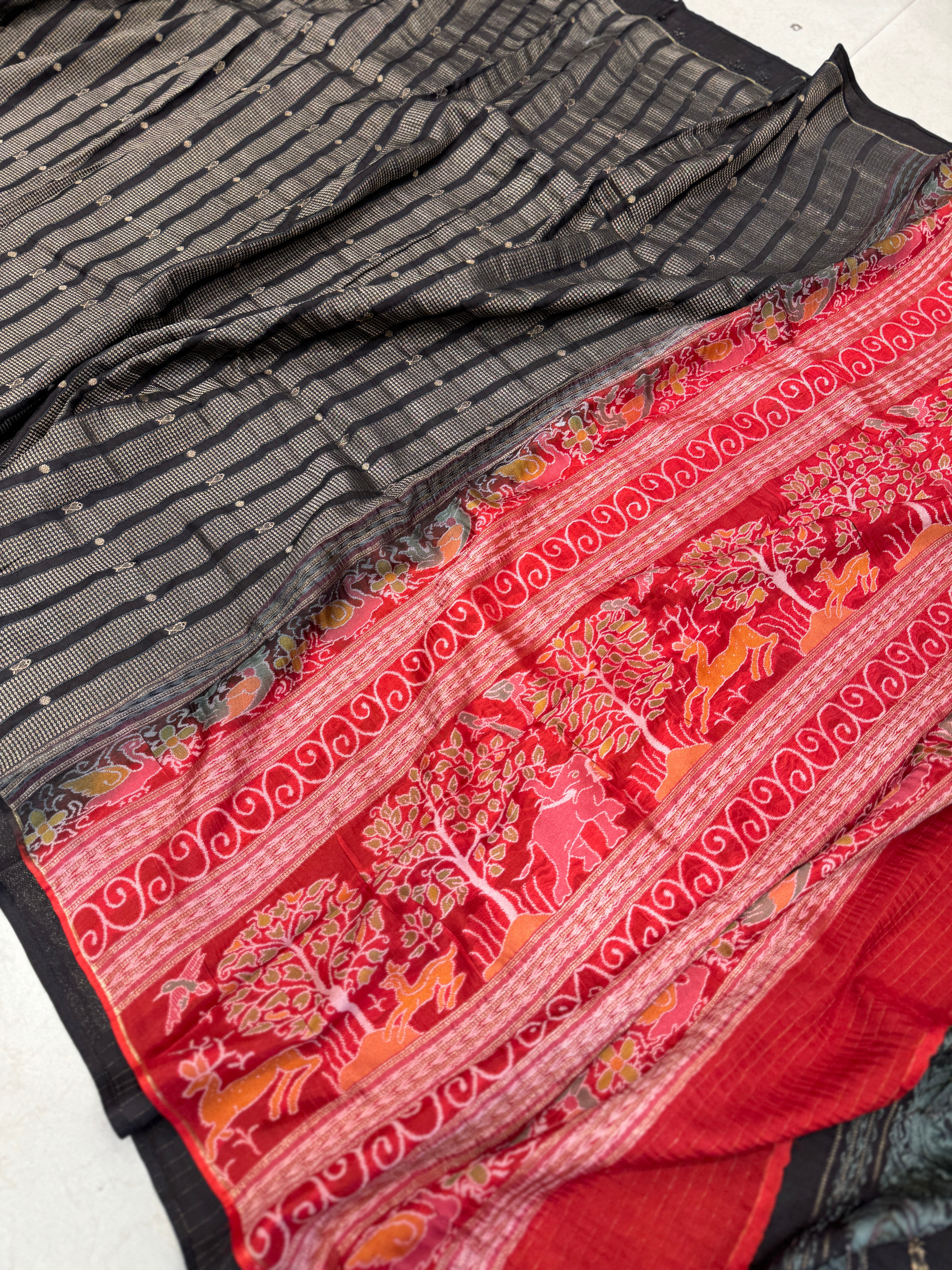 Madhuri Dixit Insired Banarasi Munga Black Red Saree