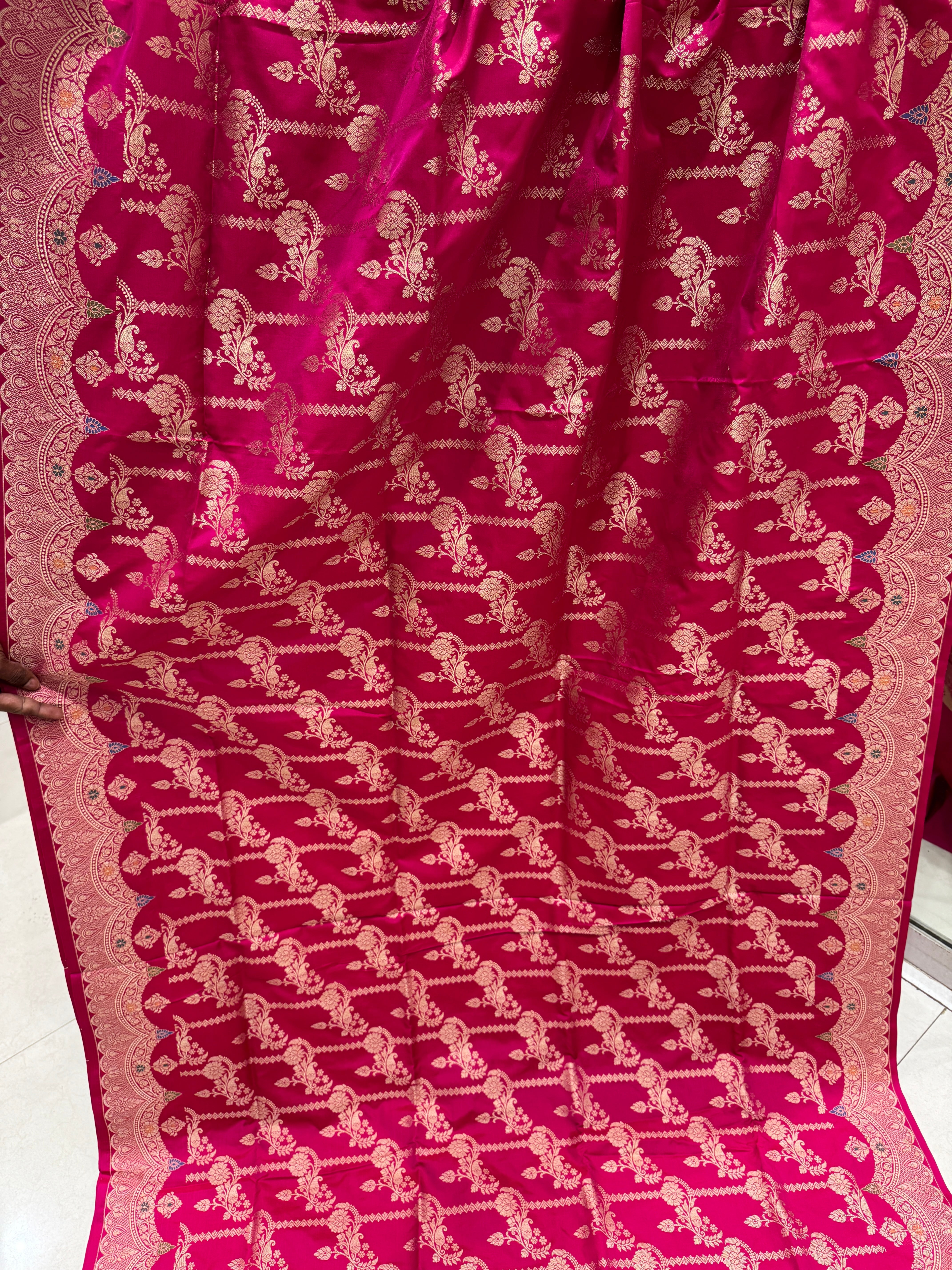 Rani Pink Banarasi Silk Meenakari Scallop Border Weaved Saree