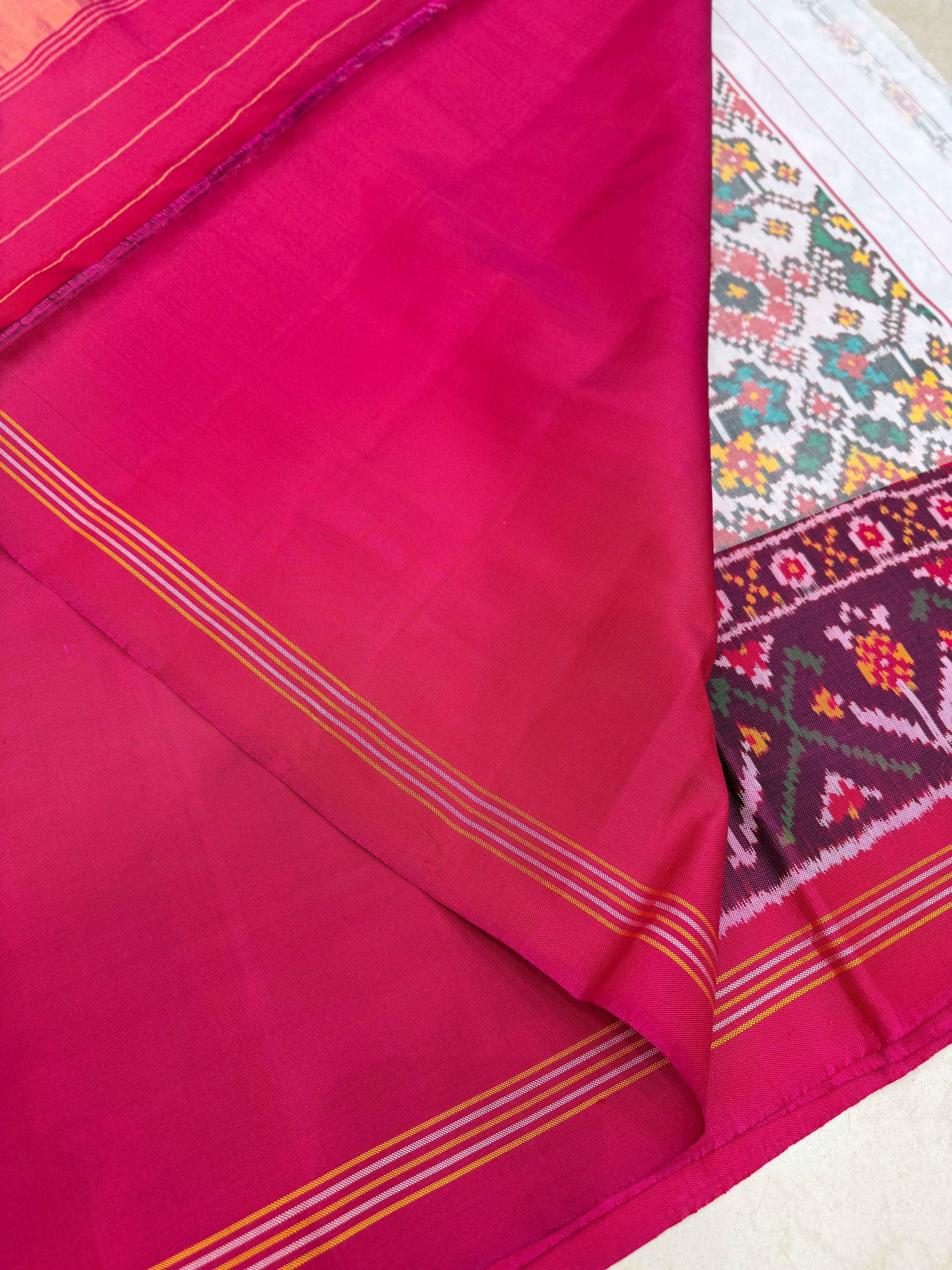 Navratna Moti White Red Handloom Rajot Ikat Patola Silk Saree