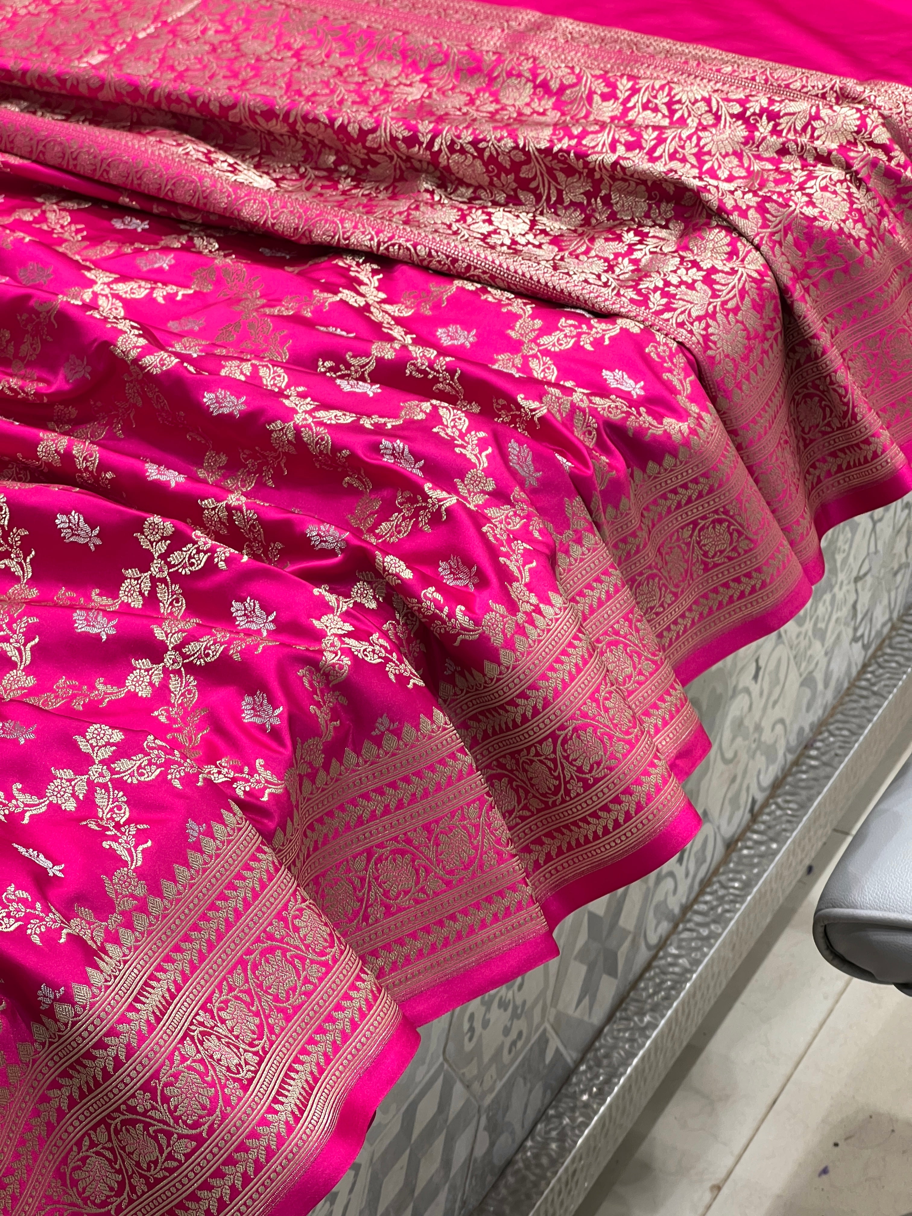 Rani Banarasi Silk Criss Cross Butti Saree