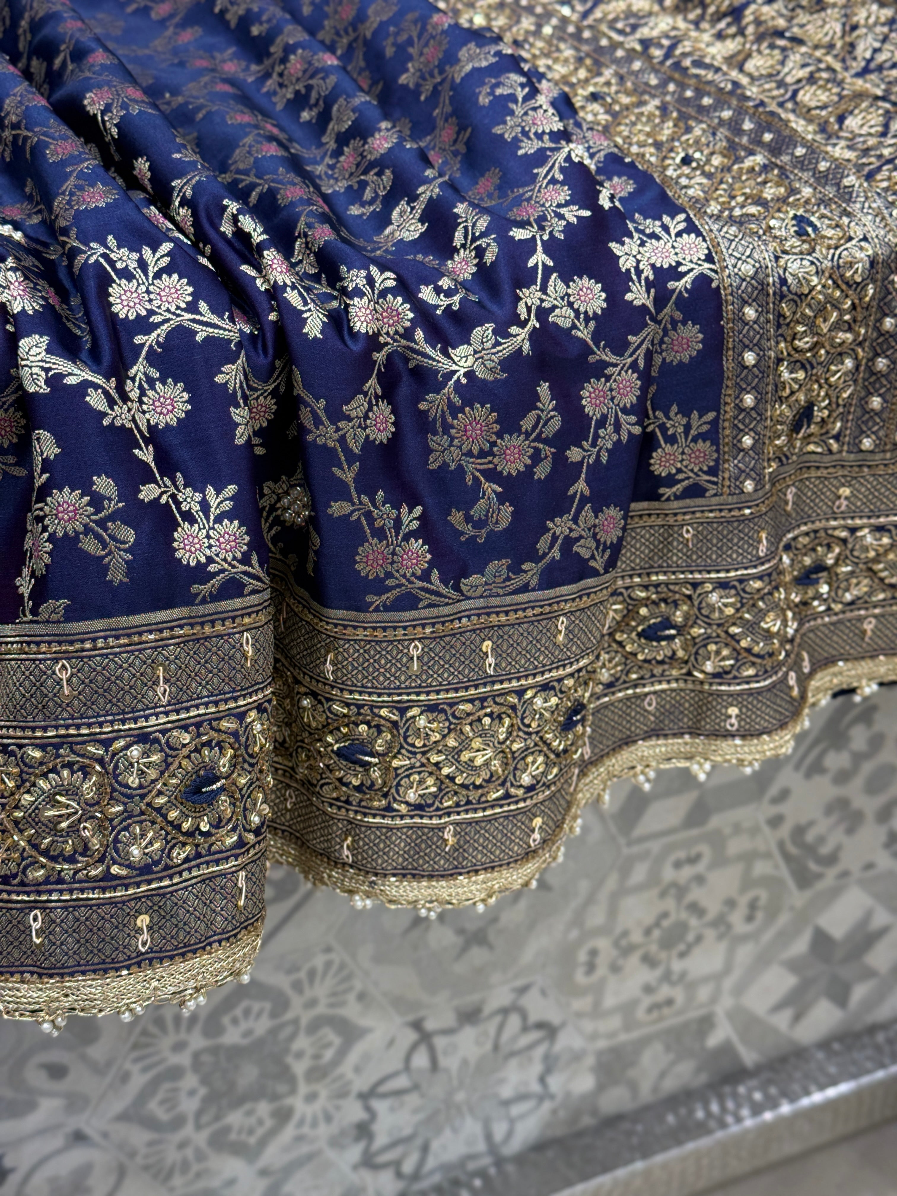 Cross Violet Banarasi Zardosi Resham Hand Embroidery Heart Border Saree