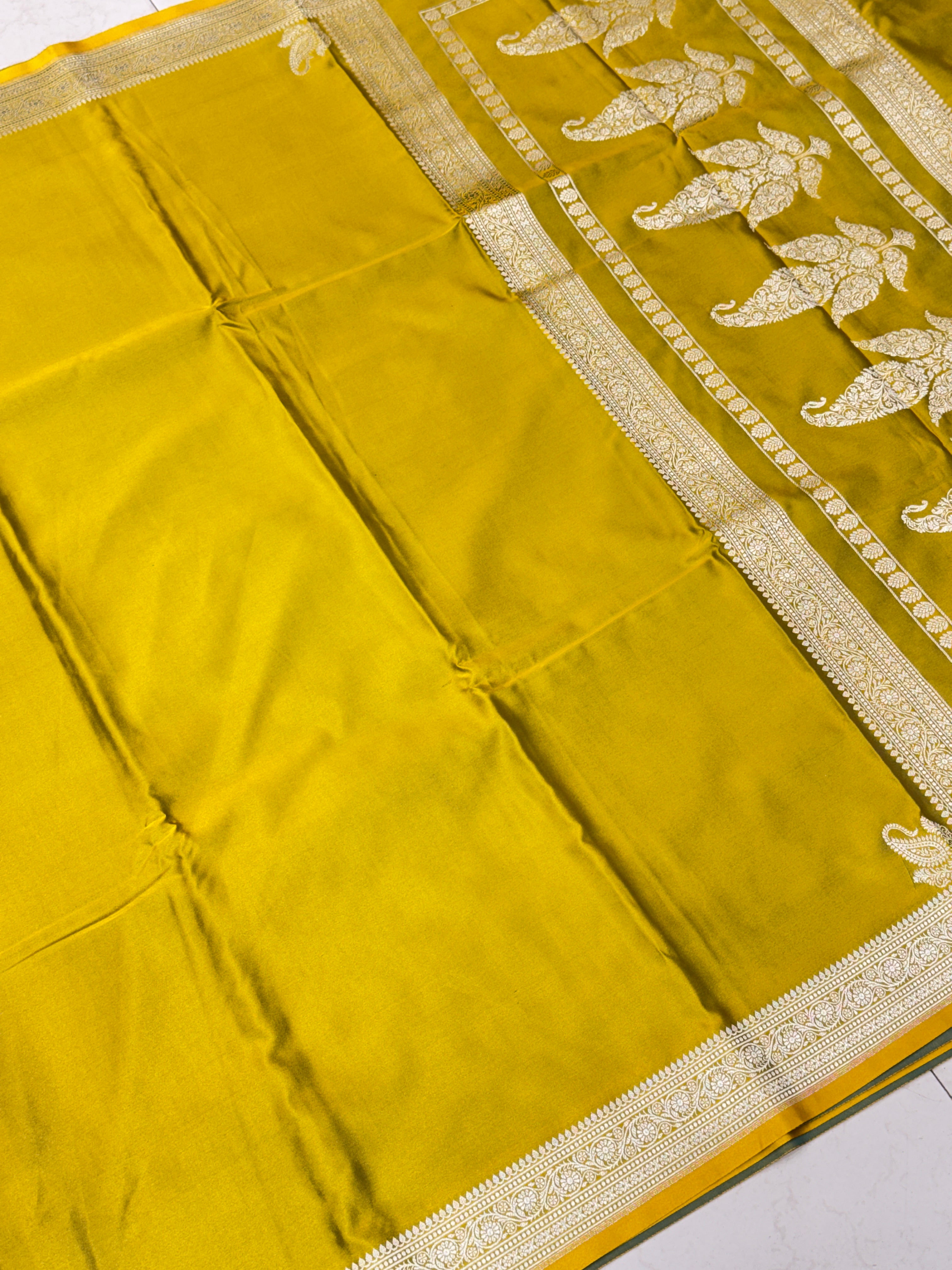 Lime Green Banarasi Silk Plain Small Border Saree