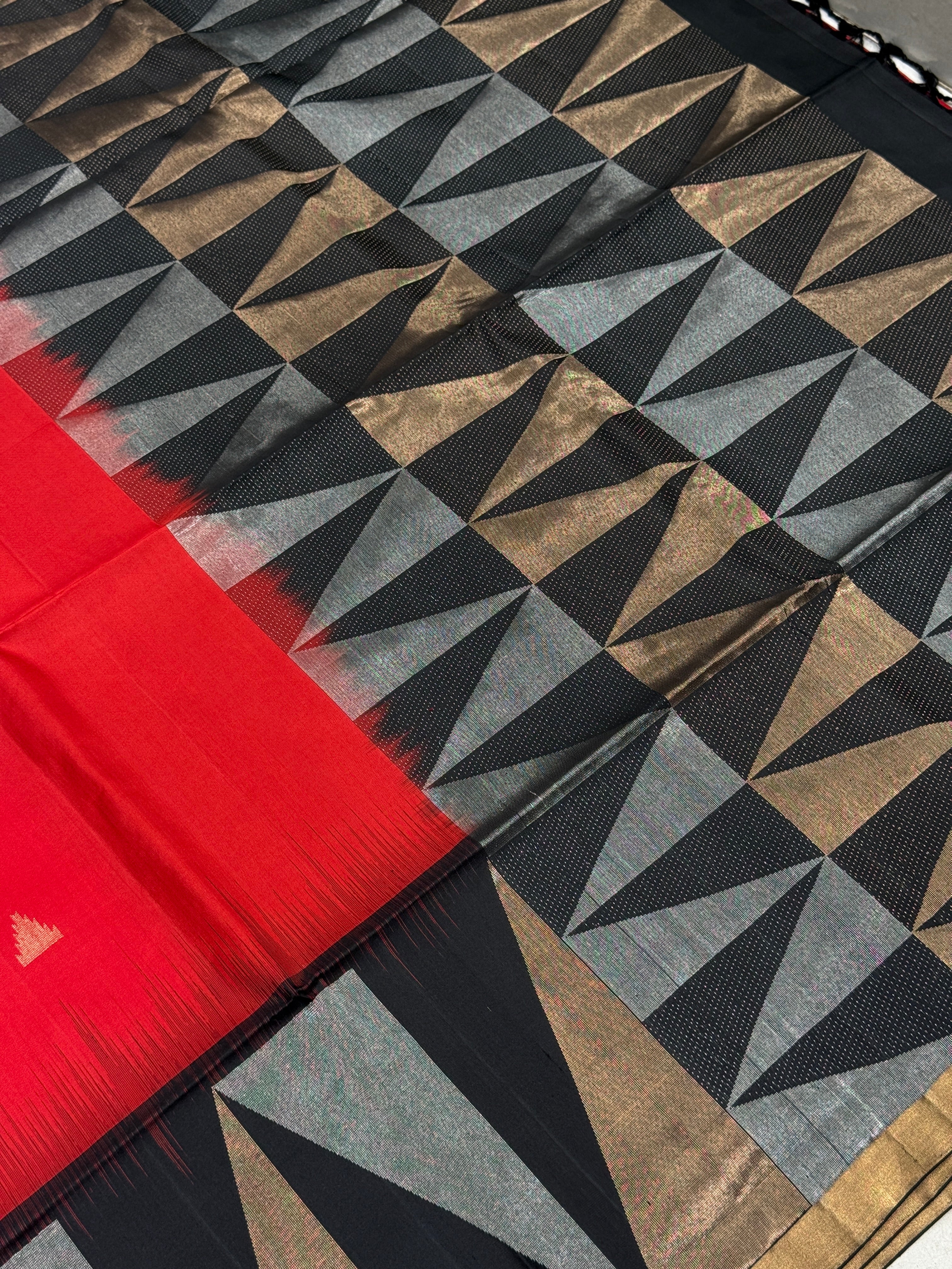 Black Red Contemporary Geometric Handloom Kanchipuram Pure Silk Saree