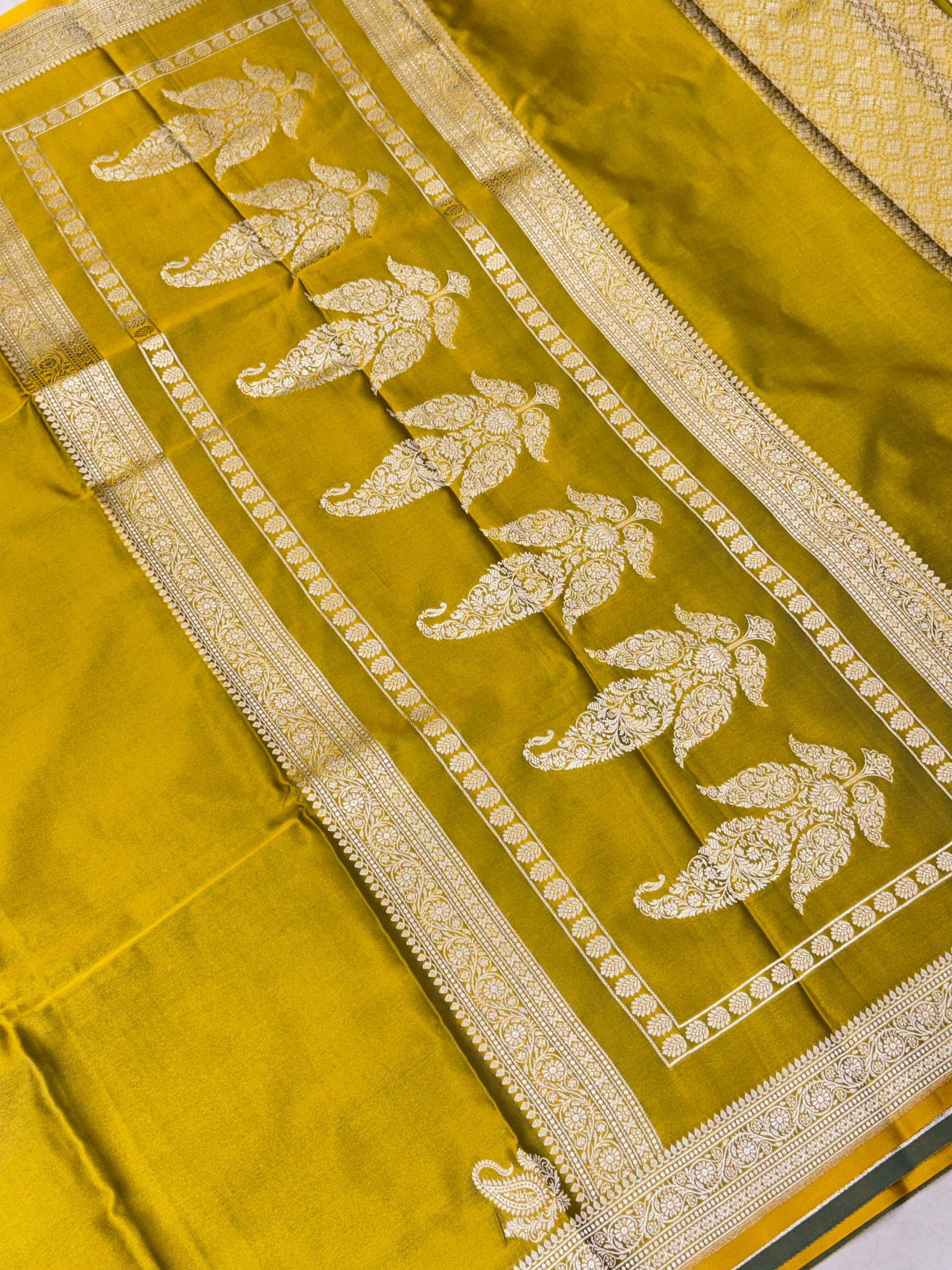 Lime Green Banarasi Silk Plain Small Border Saree