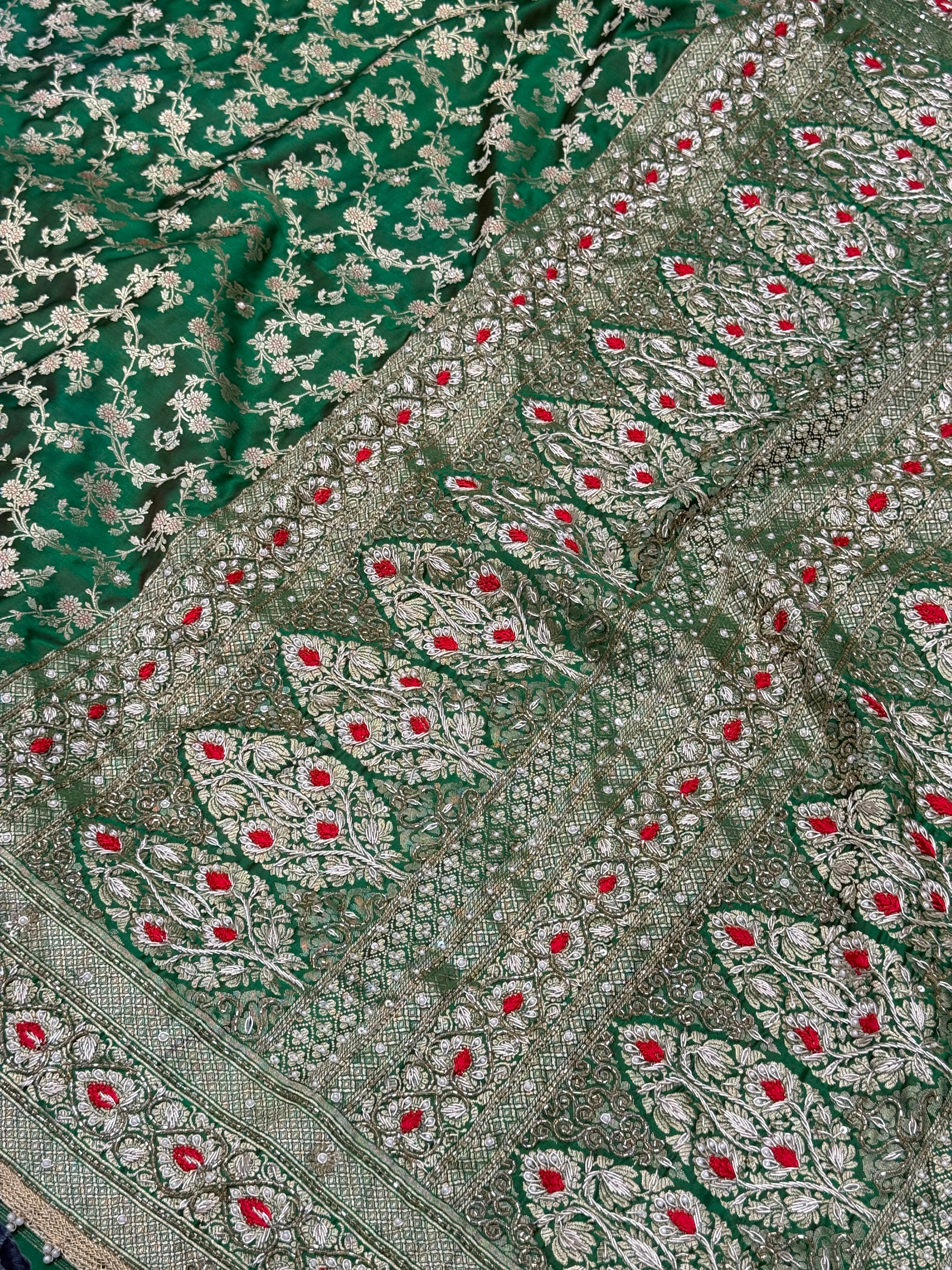 Bottle Green Banarasi Heart Border Contrast Resham Embroidery Saree