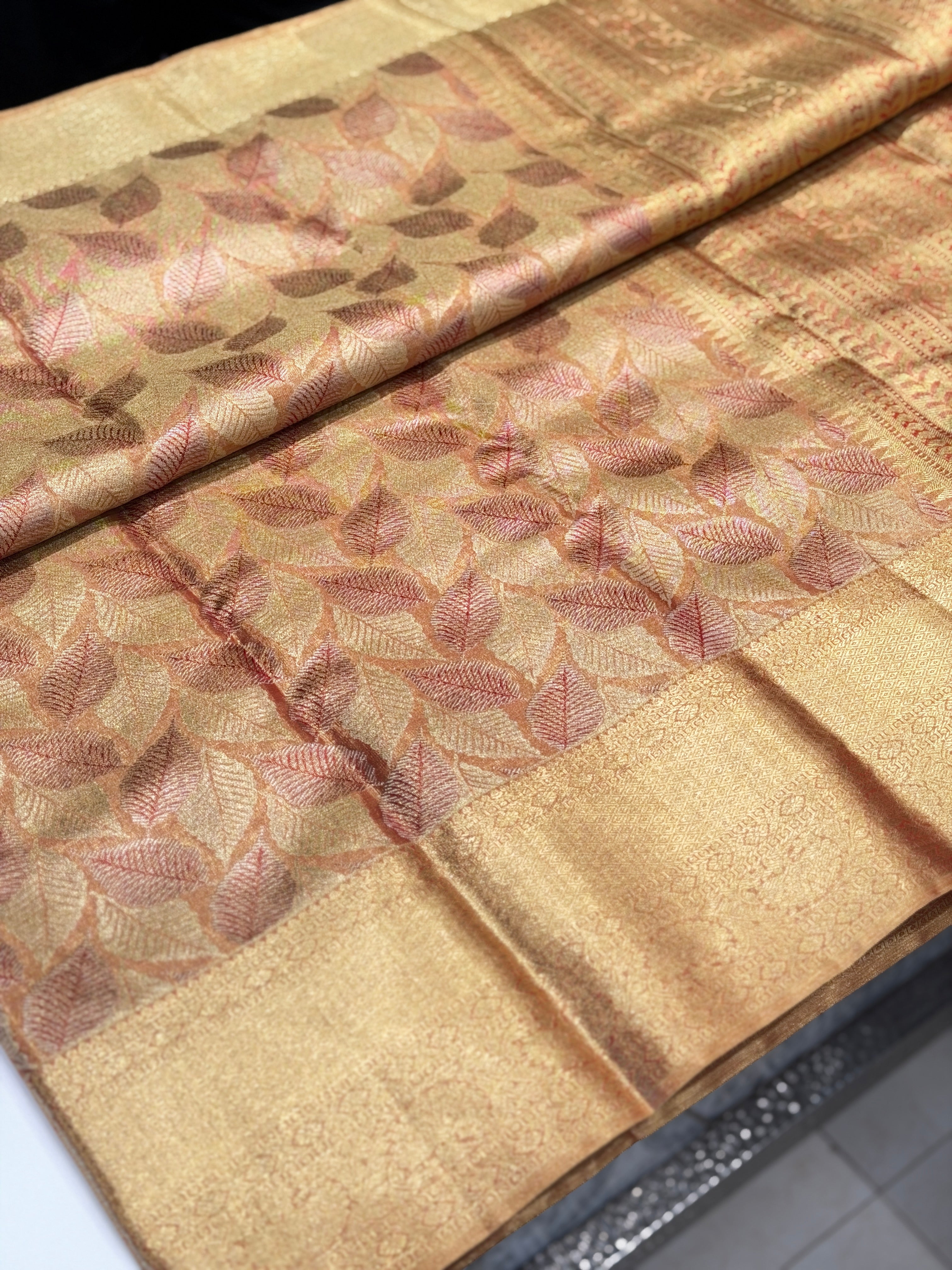 Red Petal Weave Handloom Kanjivaram Tissue Silk Saree
