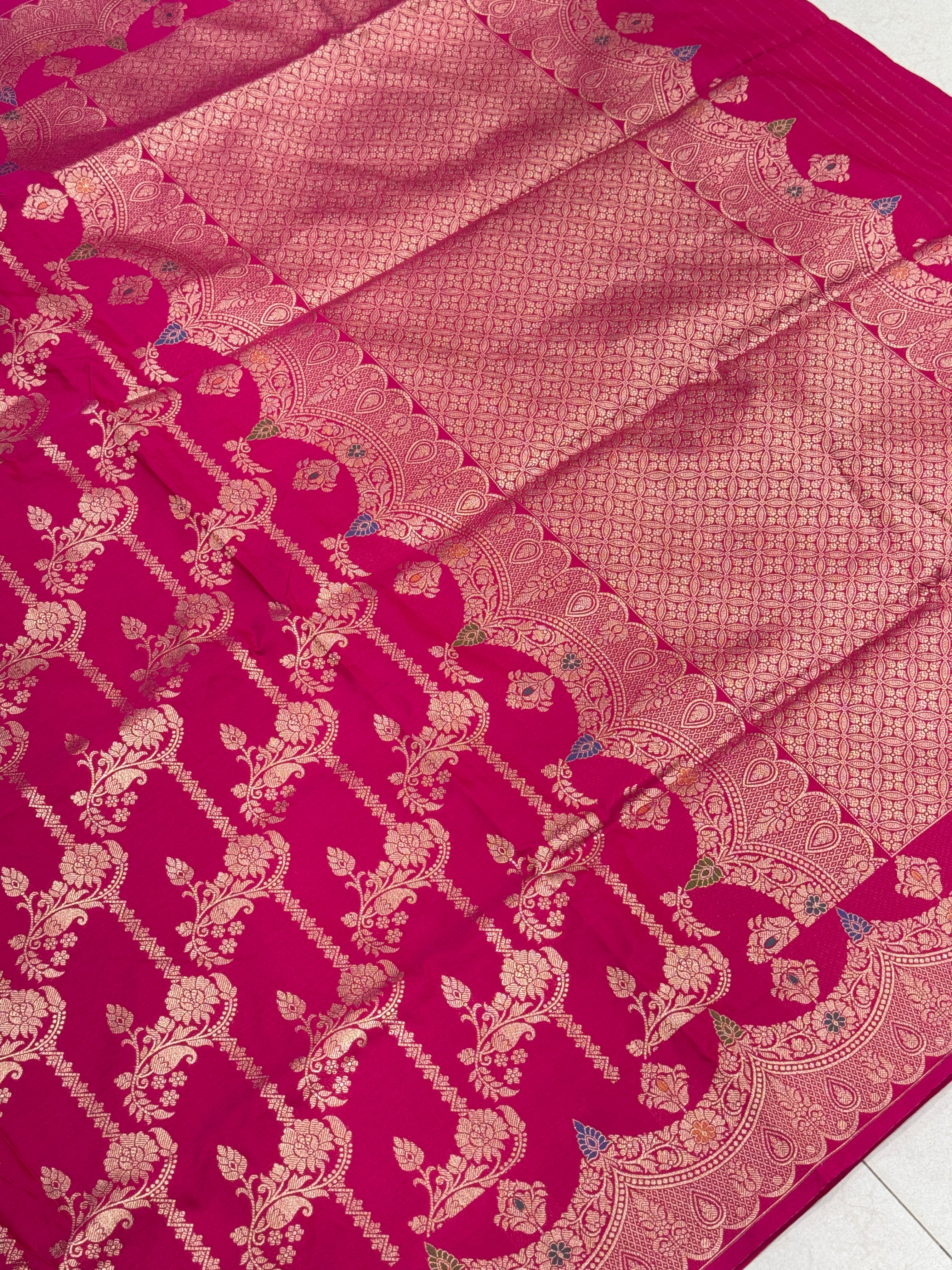 Rani Pink Banarasi Silk Meenakari Scallop Border Weaved Saree