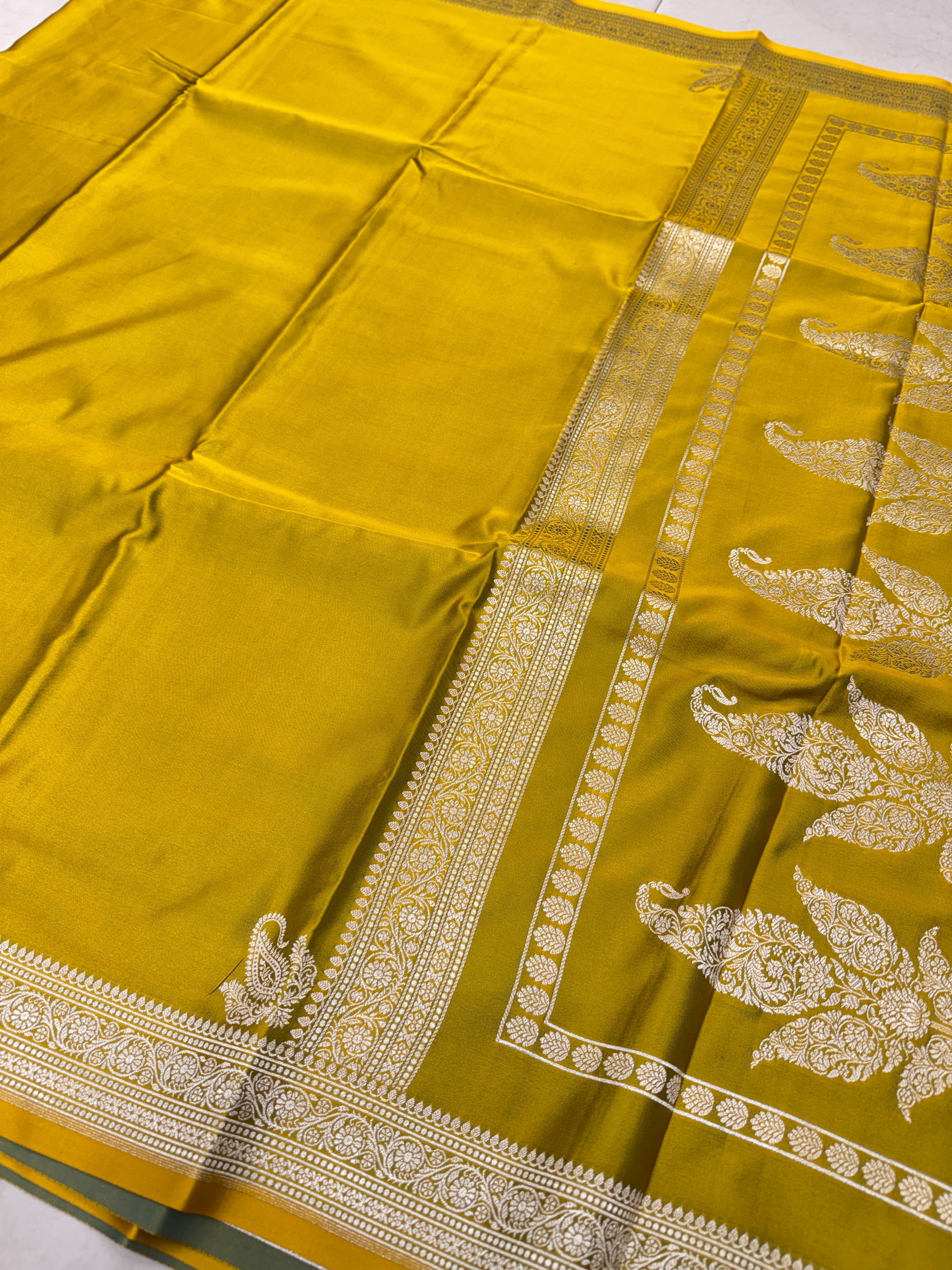 Lime Green Banarasi Silk Plain Small Border Saree