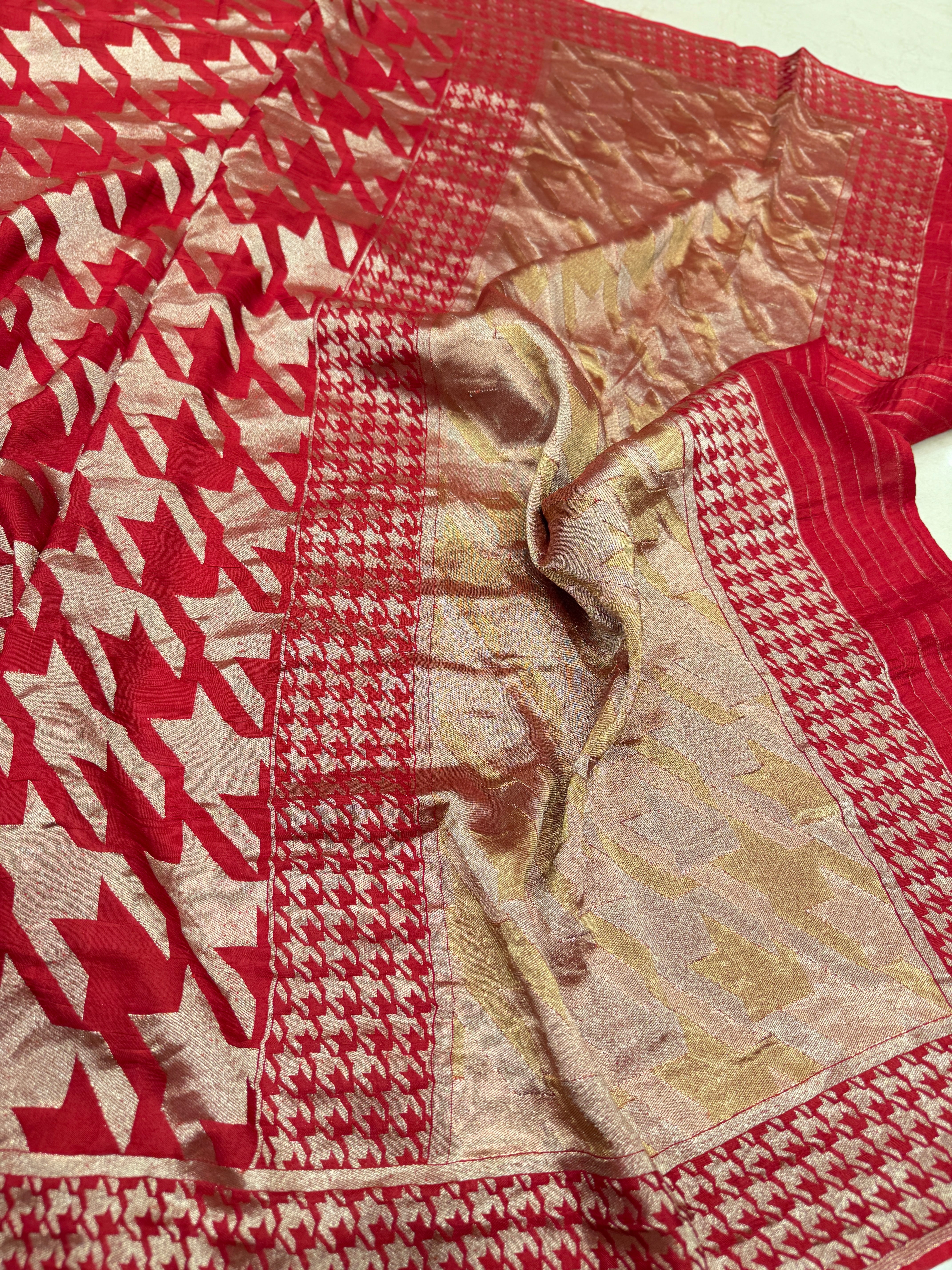 Red Contemporary Banarasi Munga Silk Saree