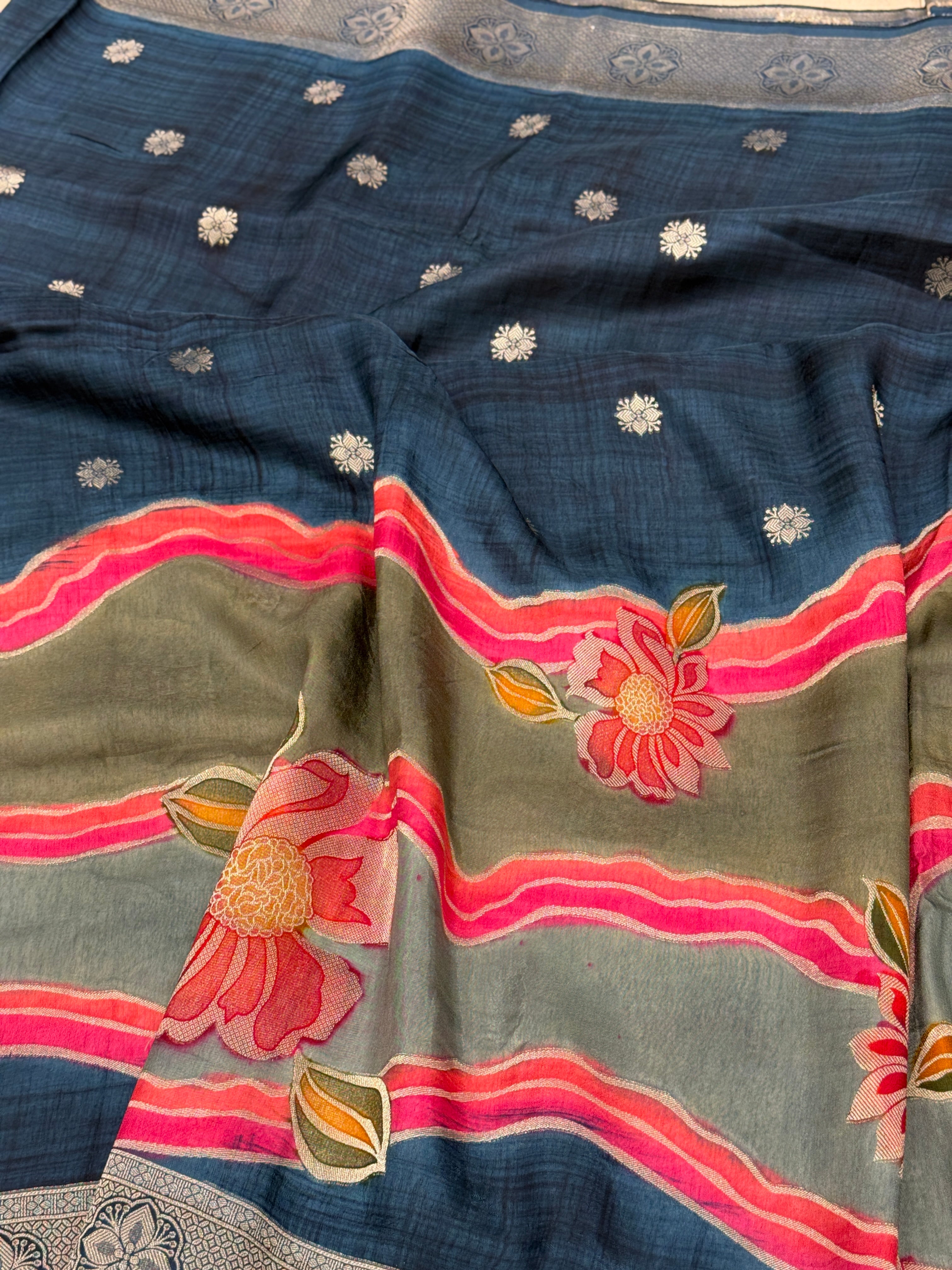 Contemporary Munga Banarasi Brushing Weaved Saree